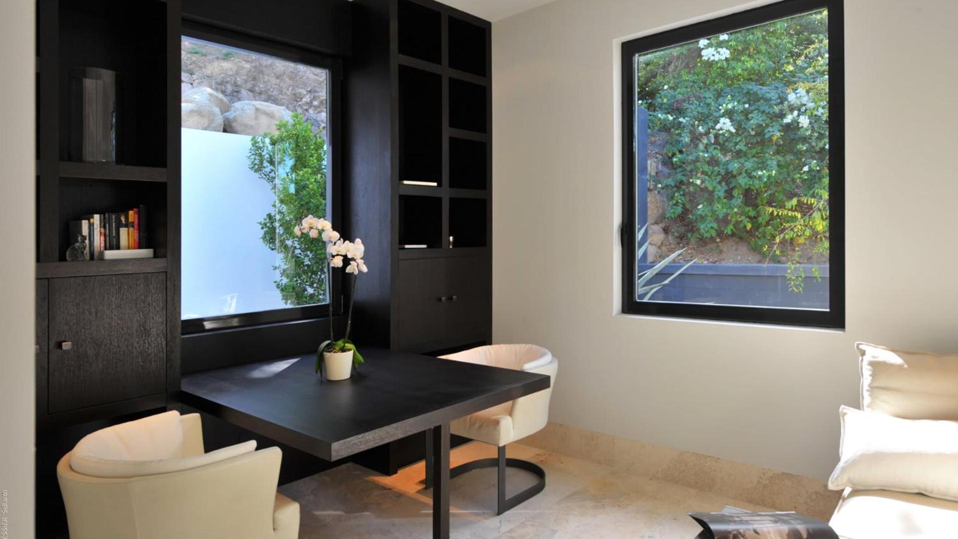 Ideally Located Contemporary Villa
