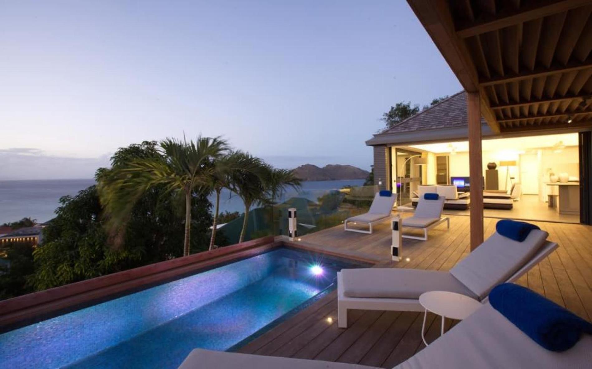 Luxurious 3 Bedroom Hilltop Villa with Heated Pool