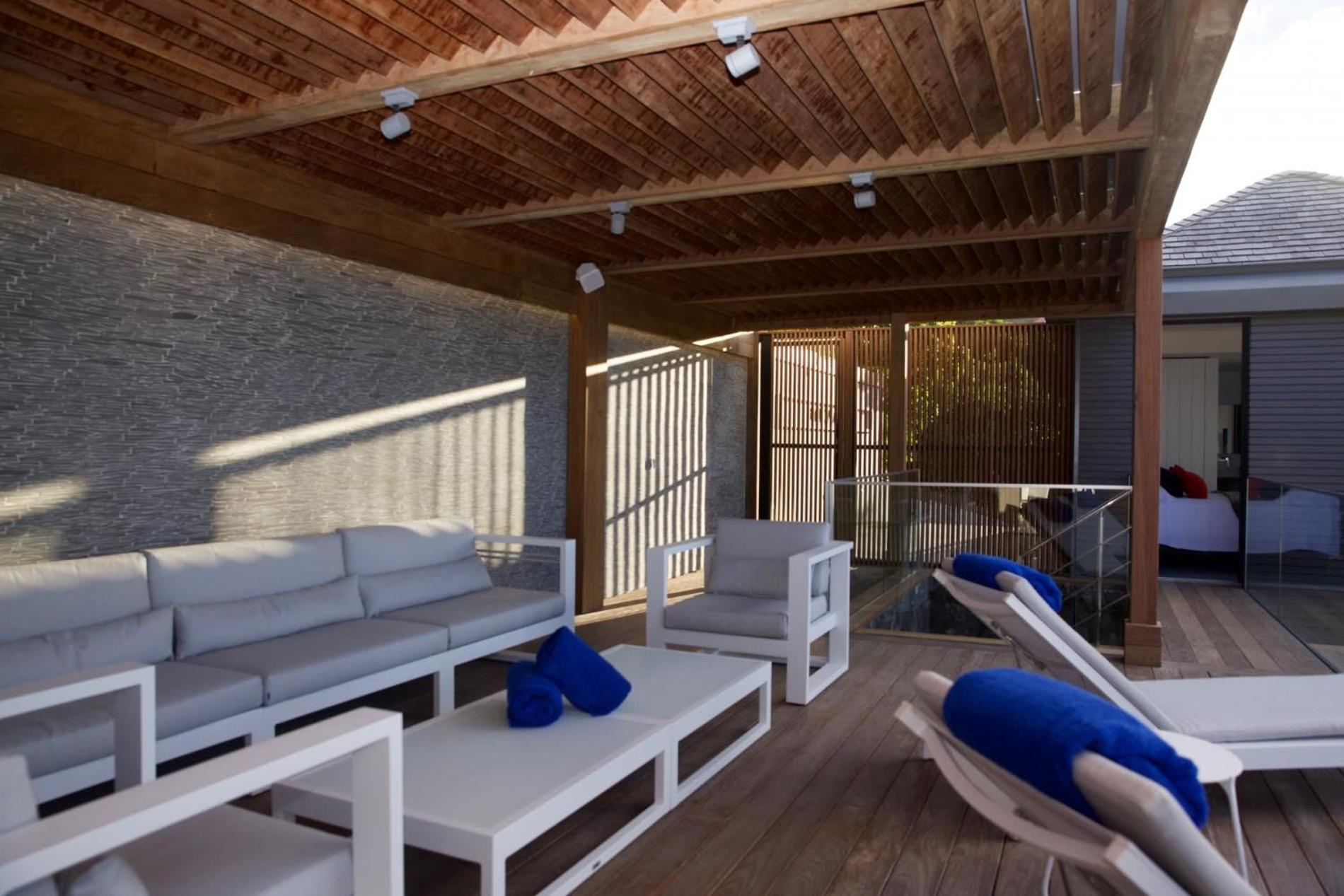 Luxurious 3 Bedroom Hilltop Villa with Heated Pool