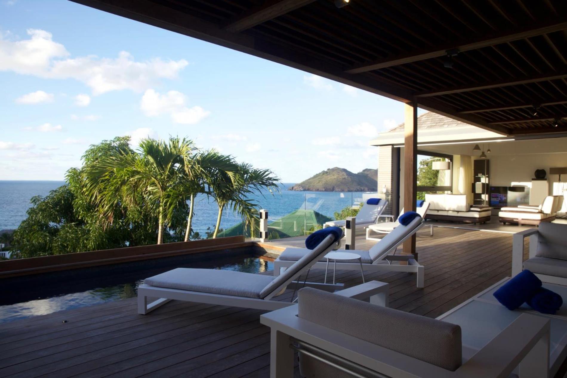 Luxurious 3 Bedroom Hilltop Villa with Heated Pool