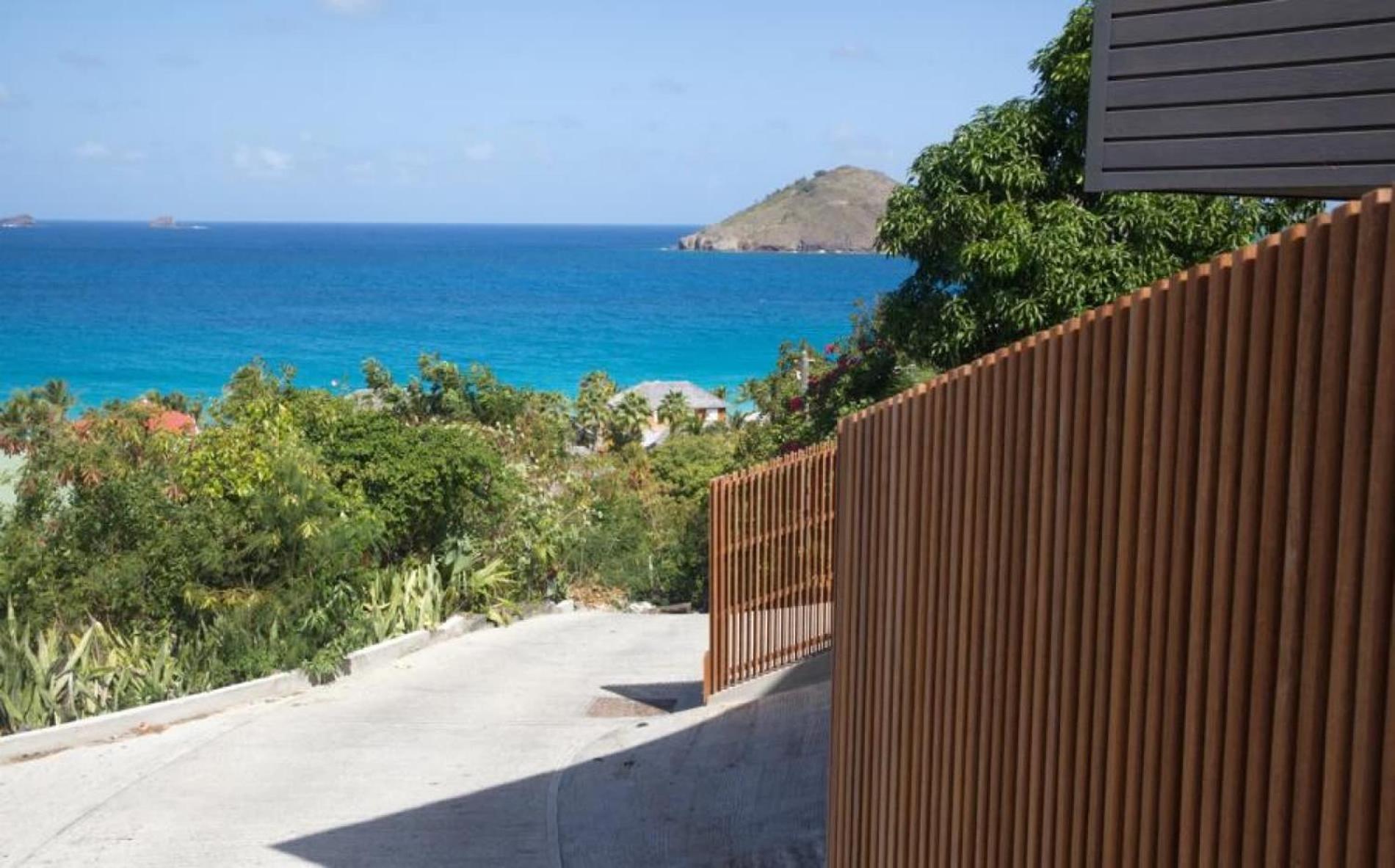 Luxurious 3 Bedroom Hilltop Villa with Heated Pool