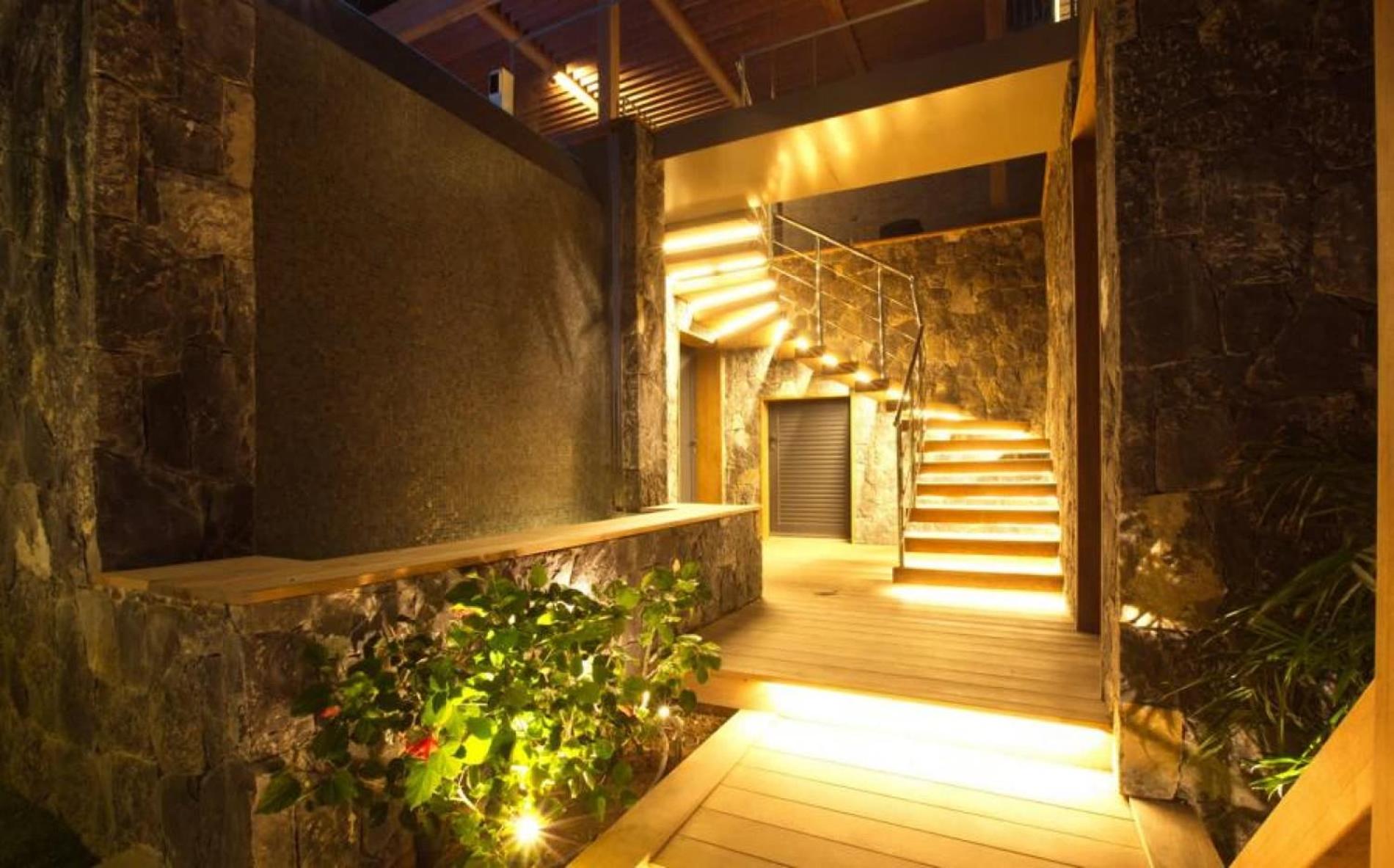 Luxurious 3 Bedroom Hilltop Villa with Heated Pool