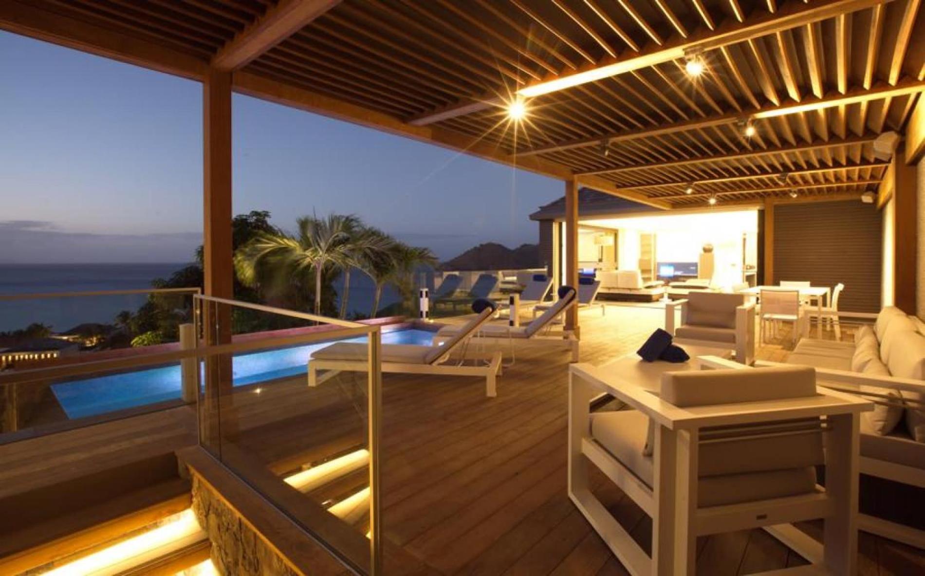 Luxurious 3 Bedroom Hilltop Villa with Heated Pool