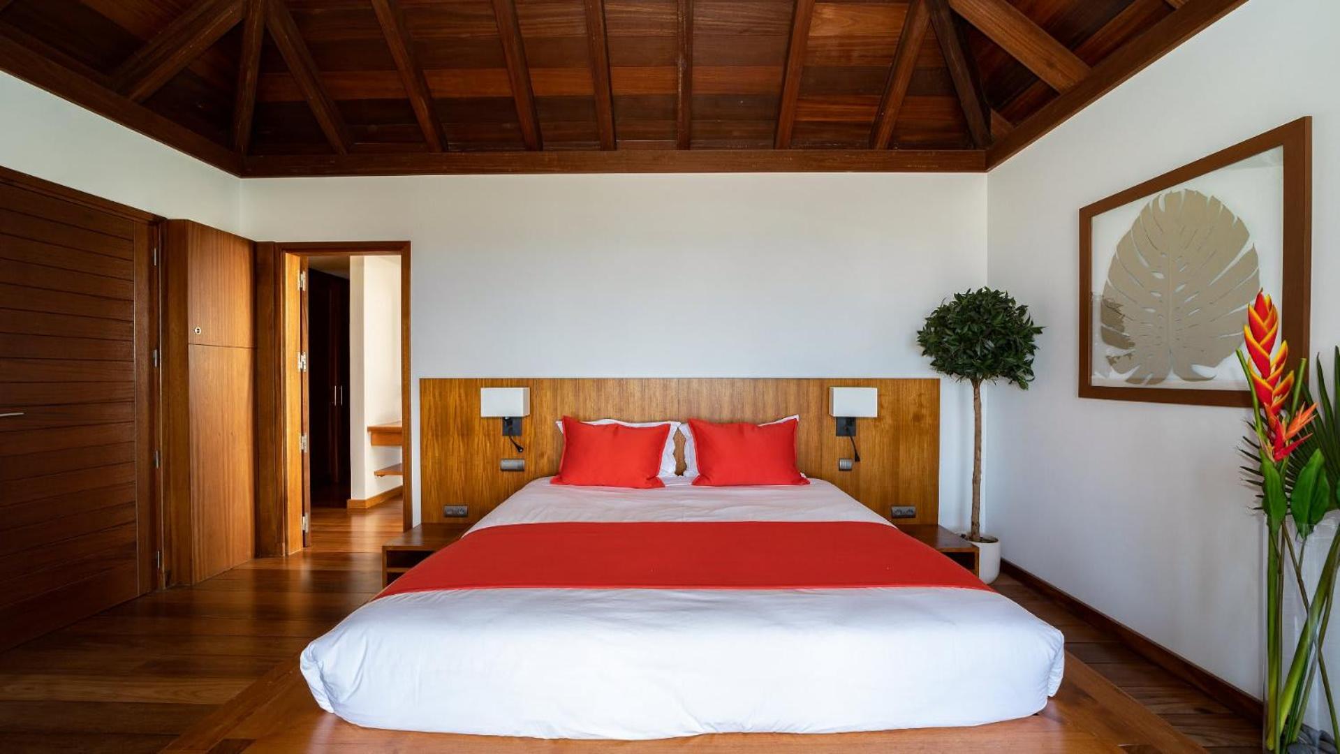 Modern Villa with Asian Influenced Decors