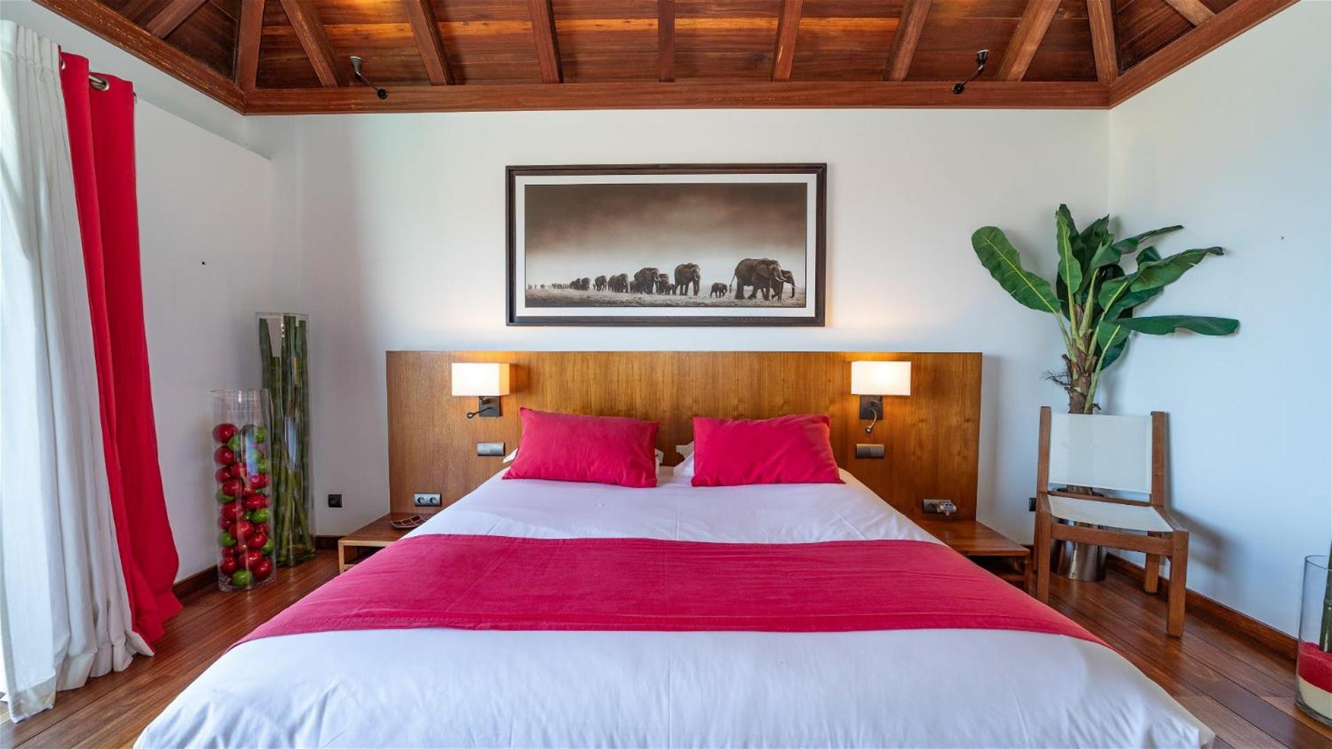 Modern Villa with Asian Influenced Decors