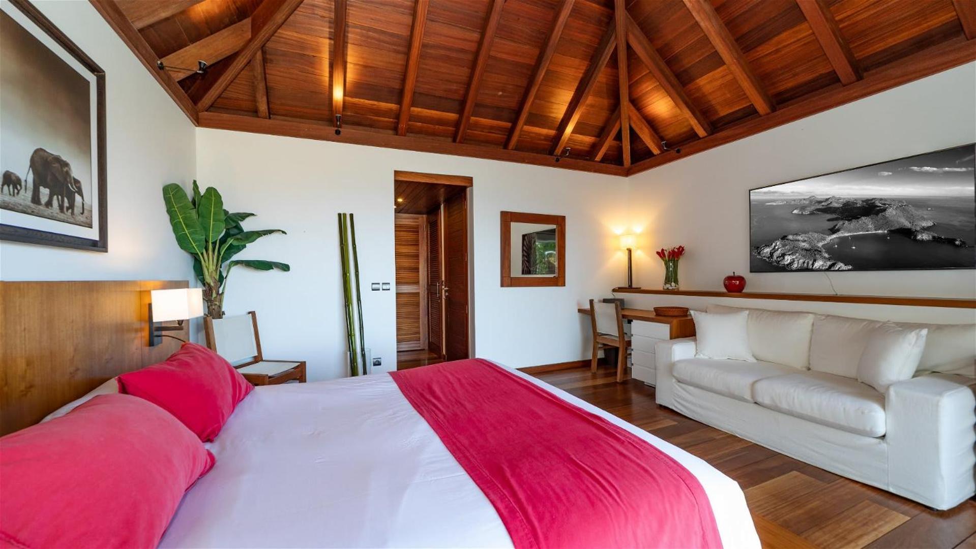 Modern Villa with Asian Influenced Decors