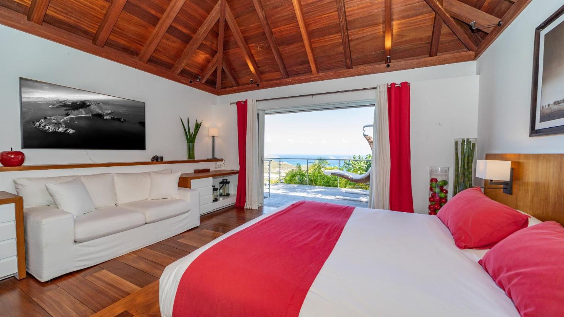 Modern Villa with Asian Influenced Decors