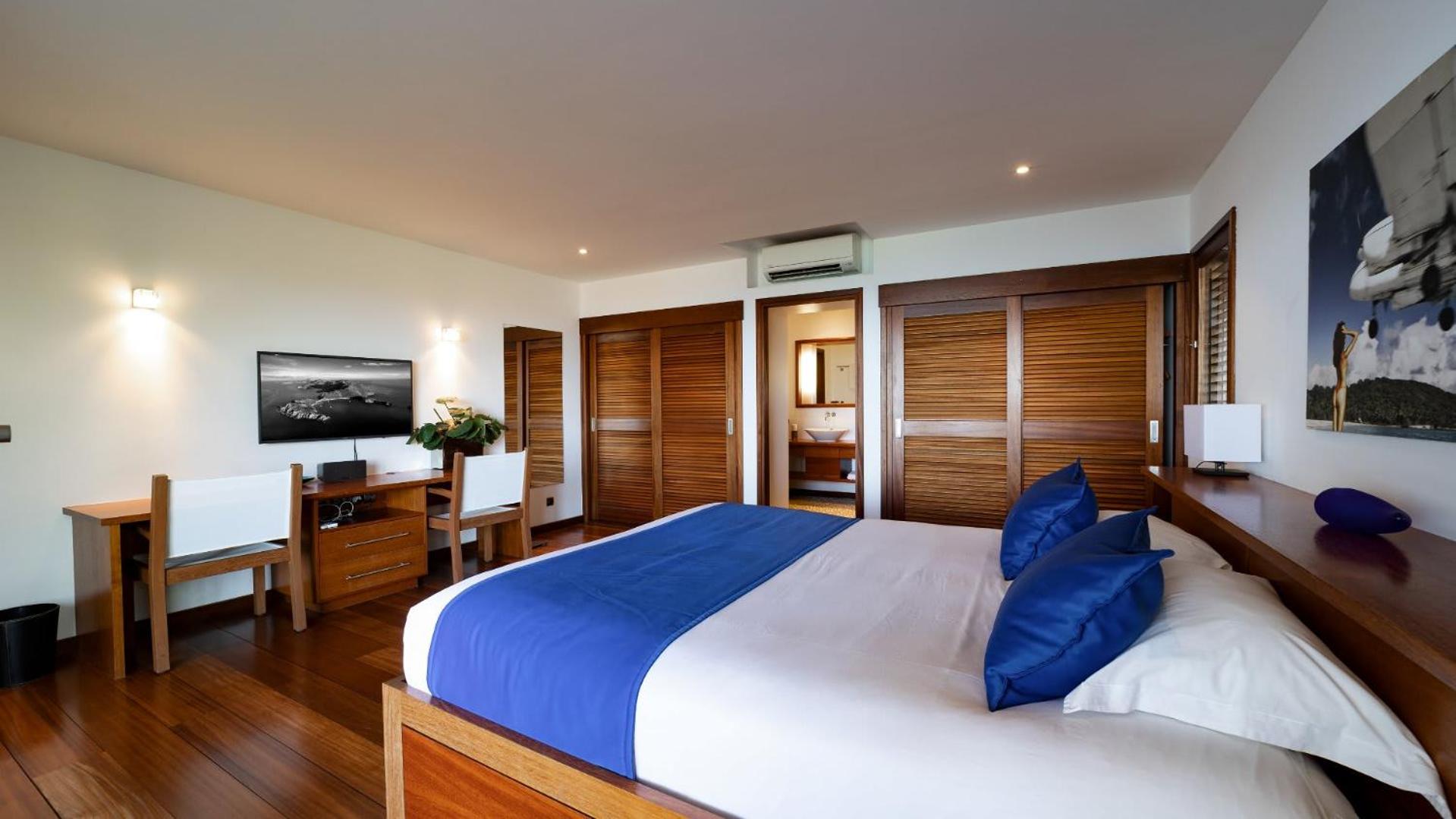 Modern Villa with Asian Influenced Decors