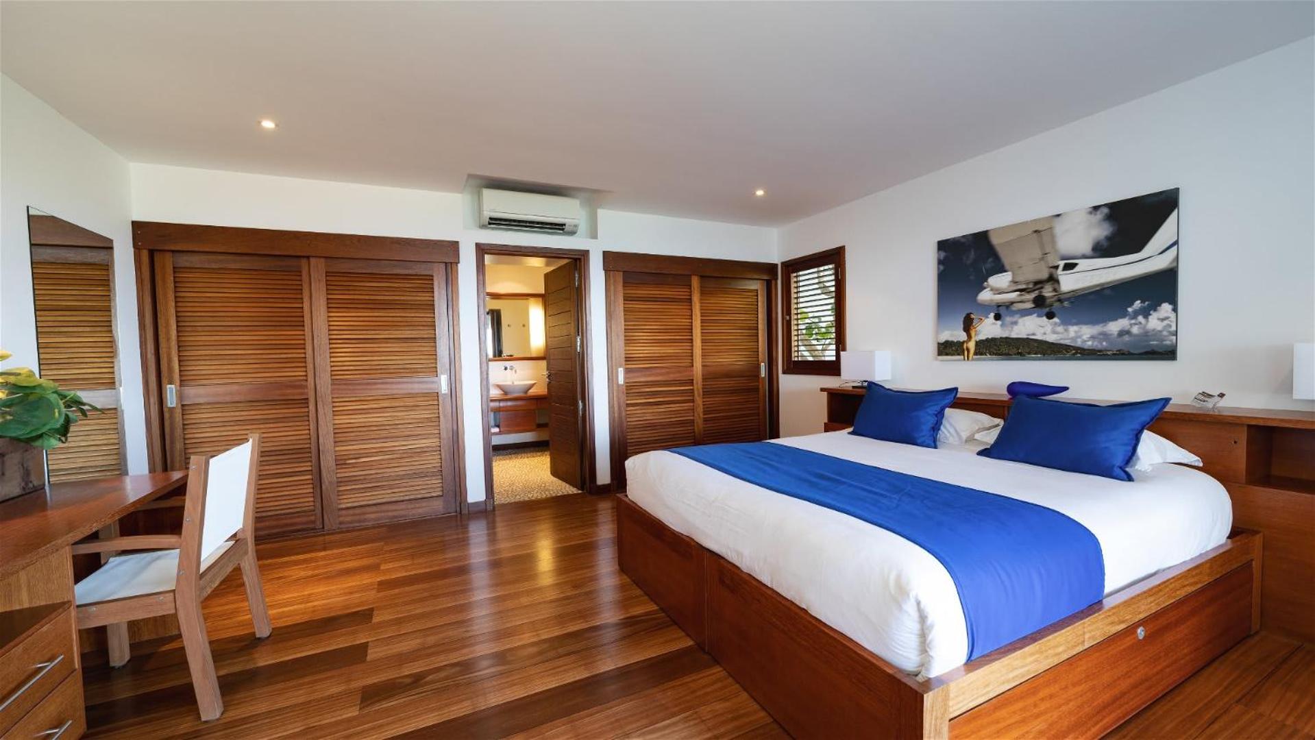 Modern Villa with Asian Influenced Decors