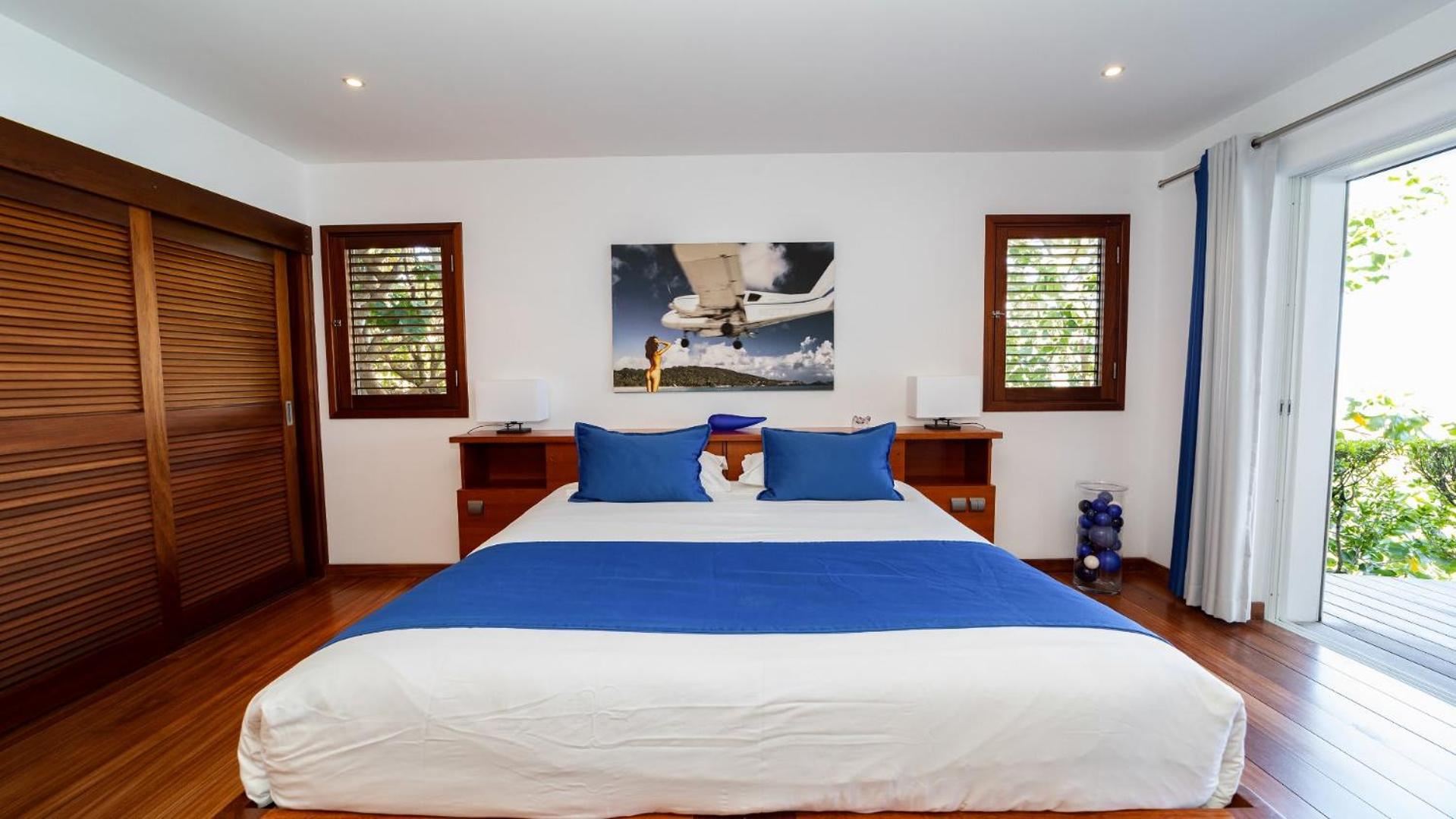 Modern Villa with Asian Influenced Decors