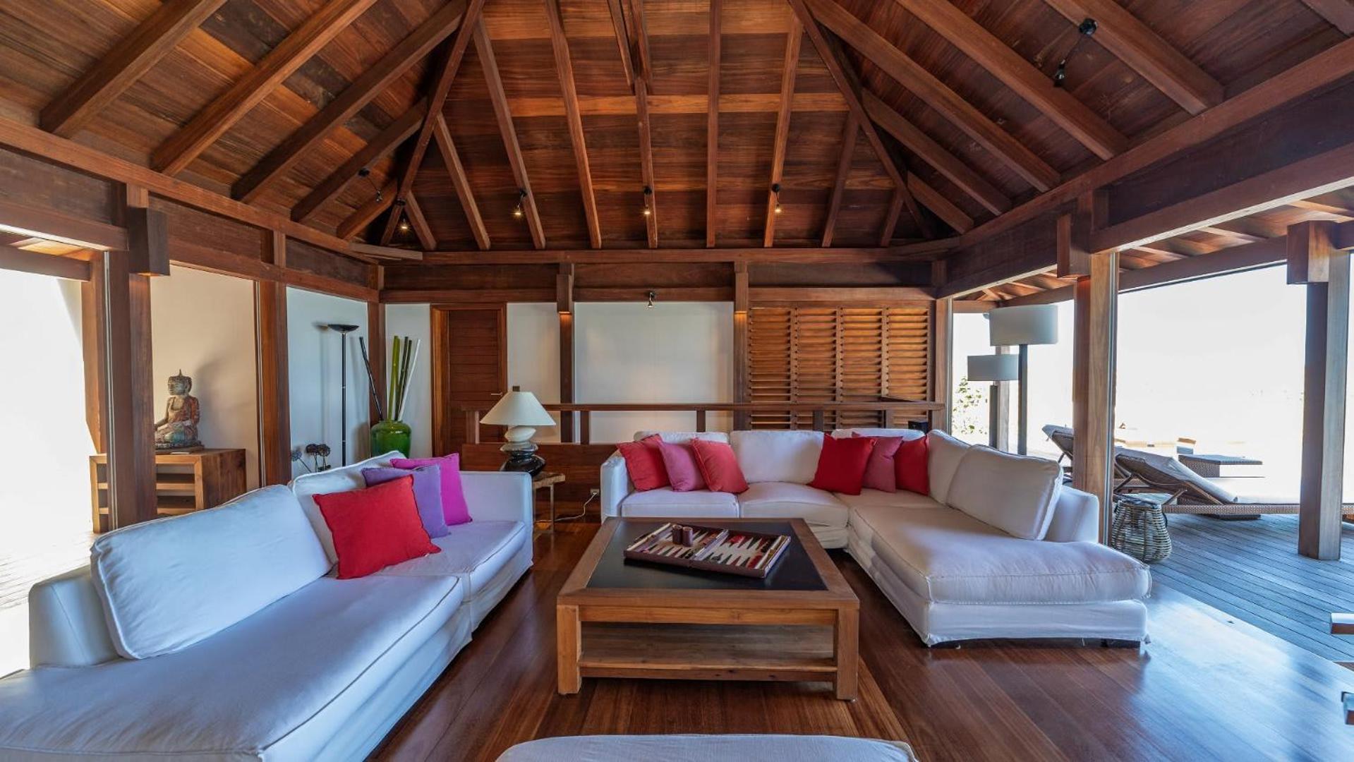 Modern Villa with Asian Influenced Decors