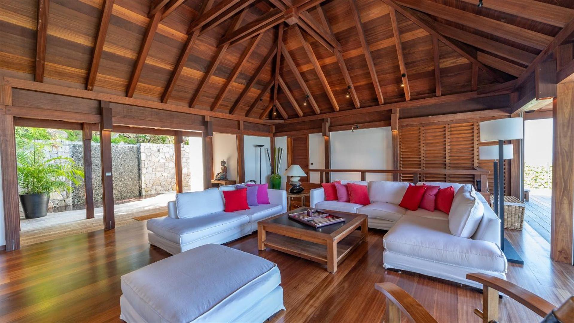 Modern Villa with Asian Influenced Decors