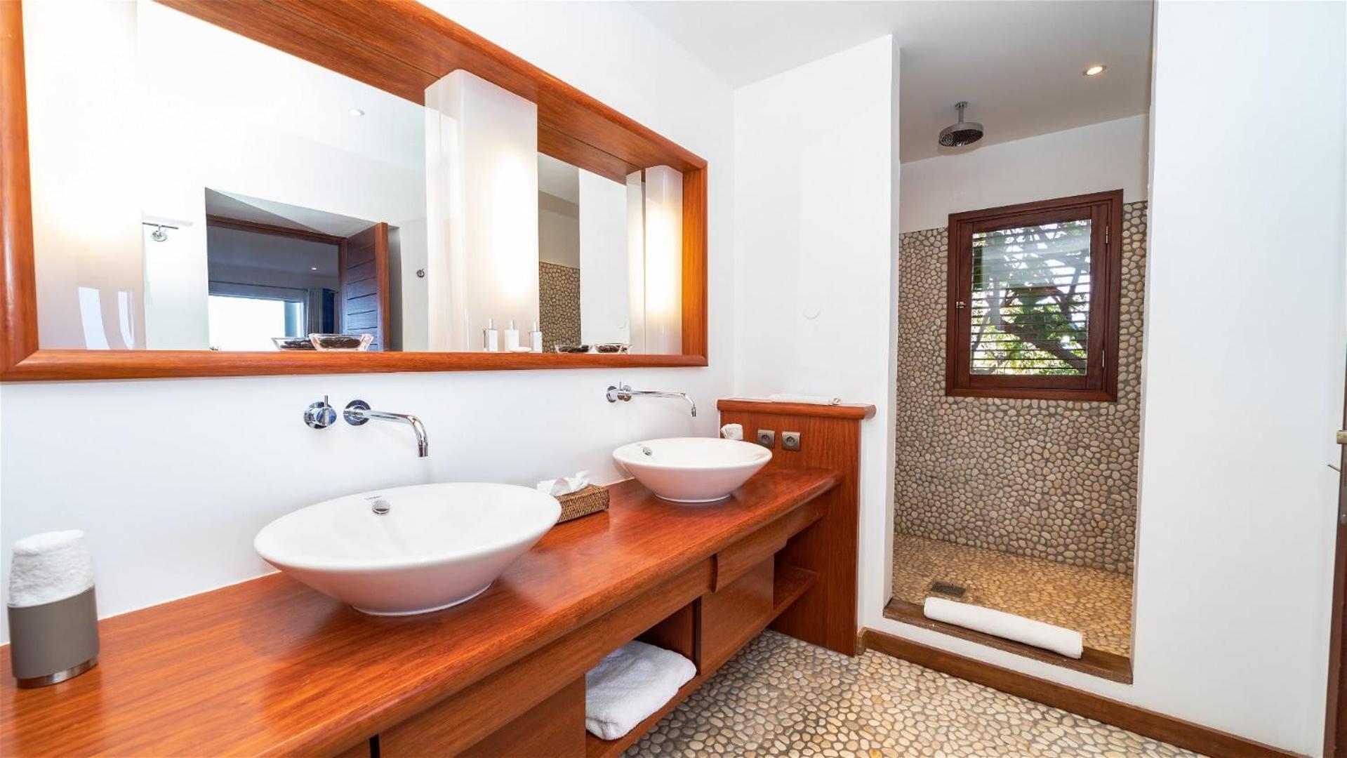 Modern Villa with Asian Influenced Decors