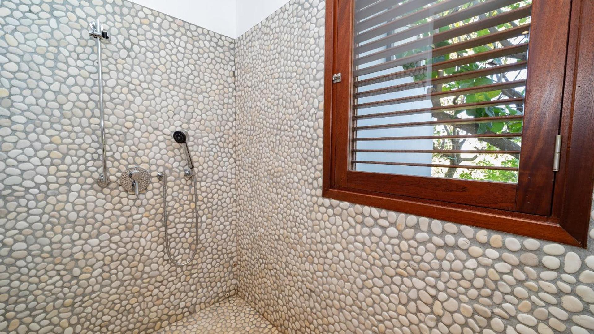 Modern Villa with Asian Influenced Decors
