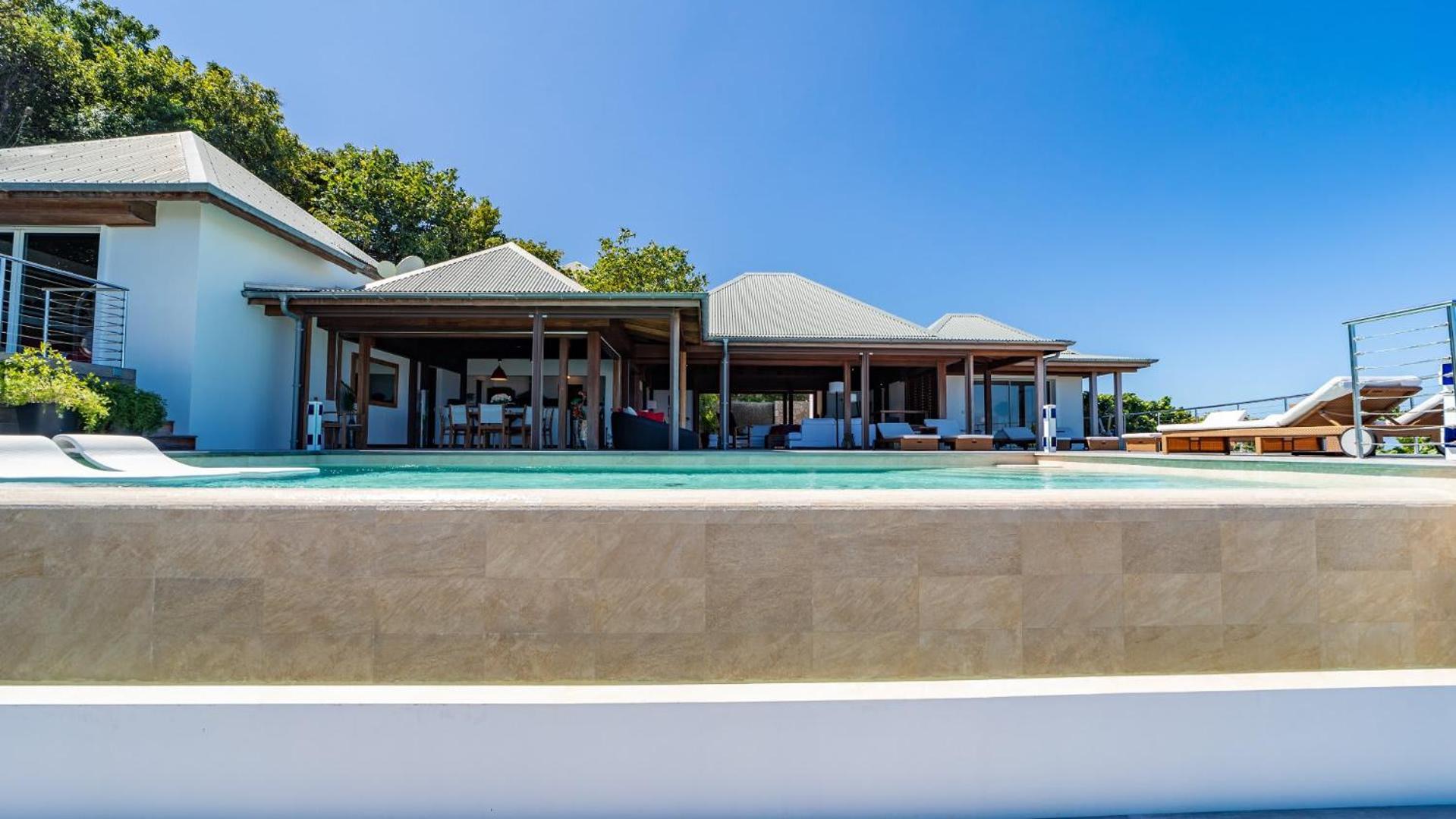 Modern Villa with Asian Influenced Decors