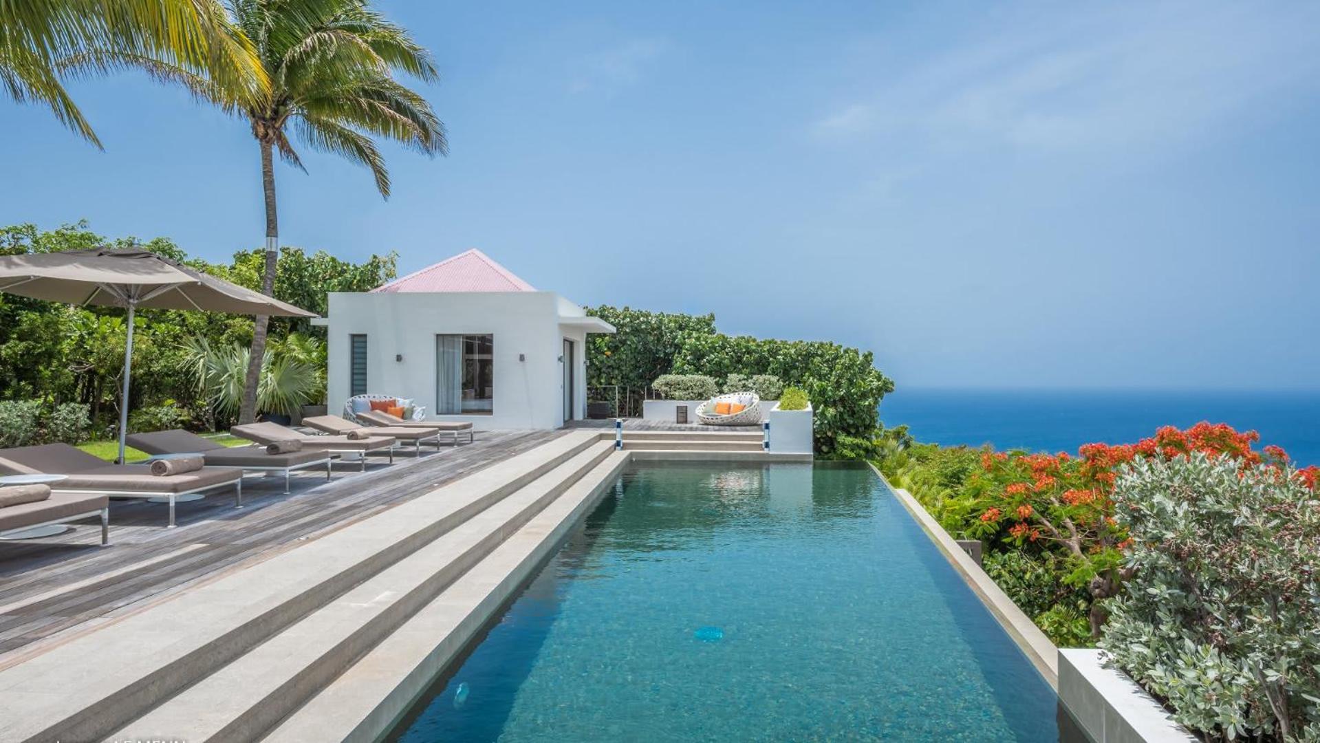 Outstanding Villa with Sophisticated Design