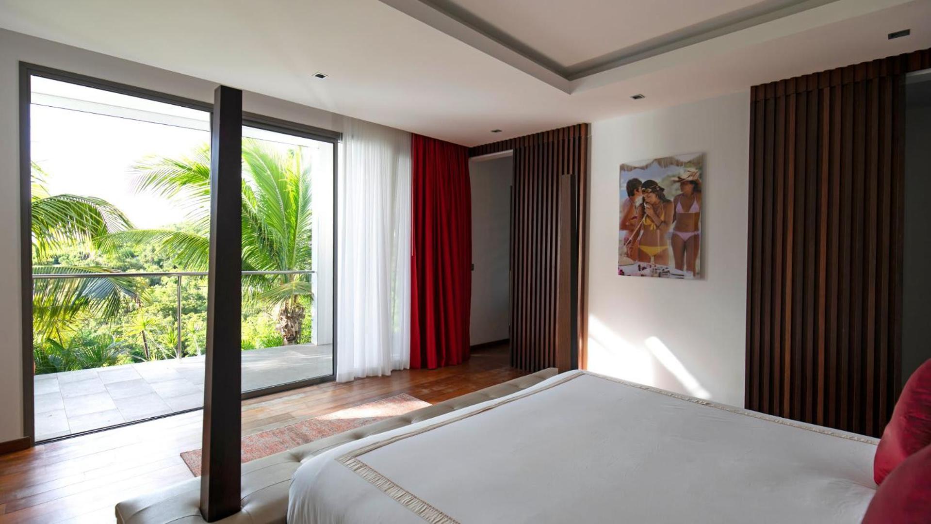 Outstanding Villa with Sophisticated Design