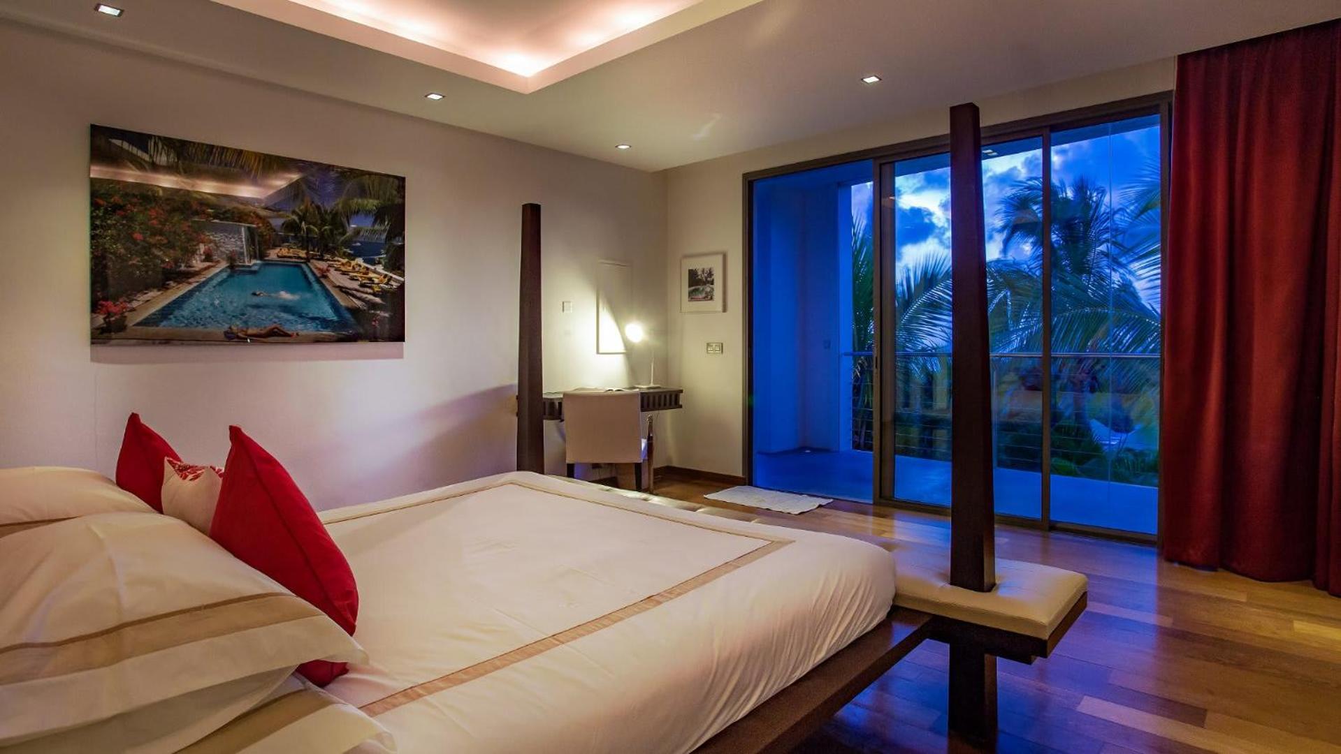 Outstanding Villa with Sophisticated Design
