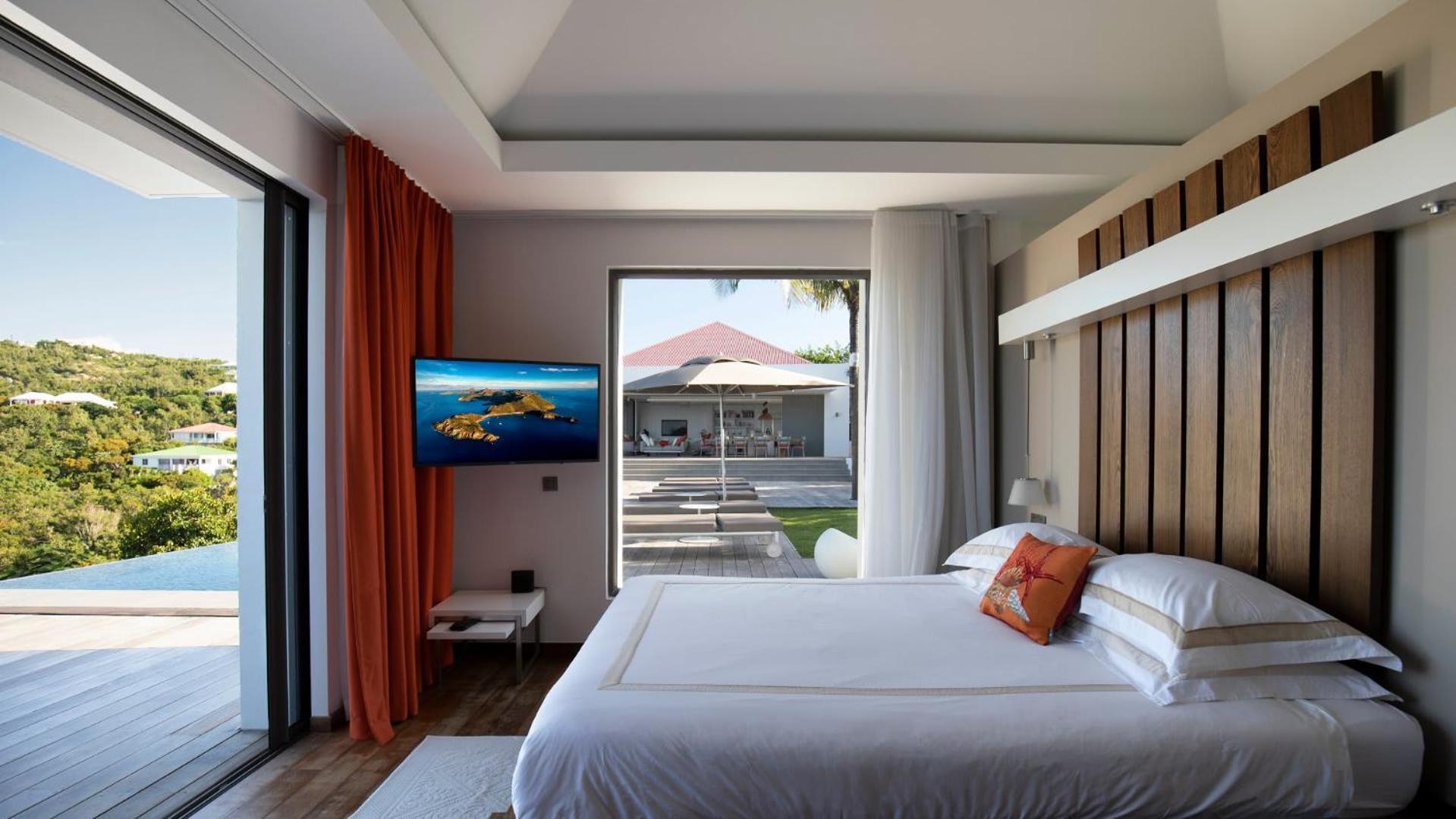 Outstanding Villa with Sophisticated Design