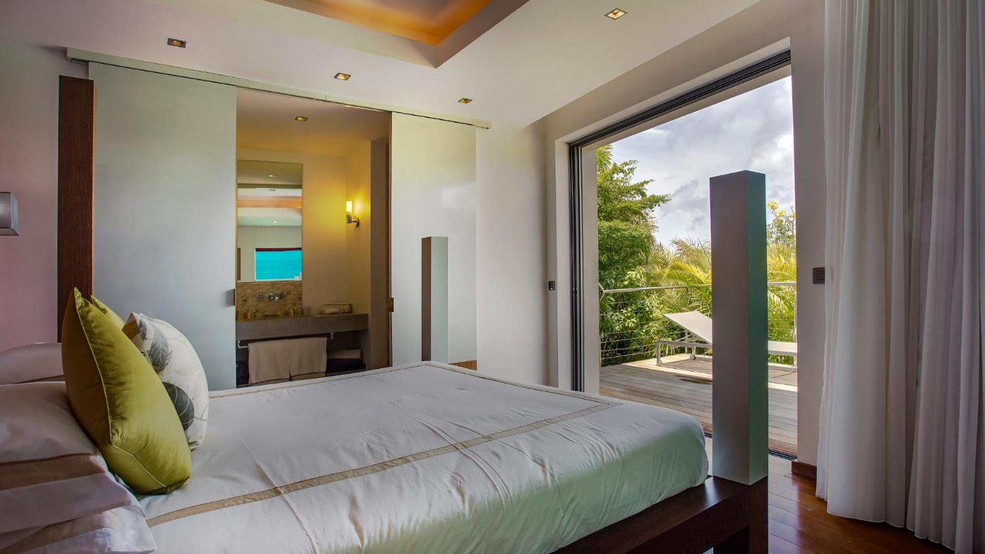 Outstanding Villa with Sophisticated Design