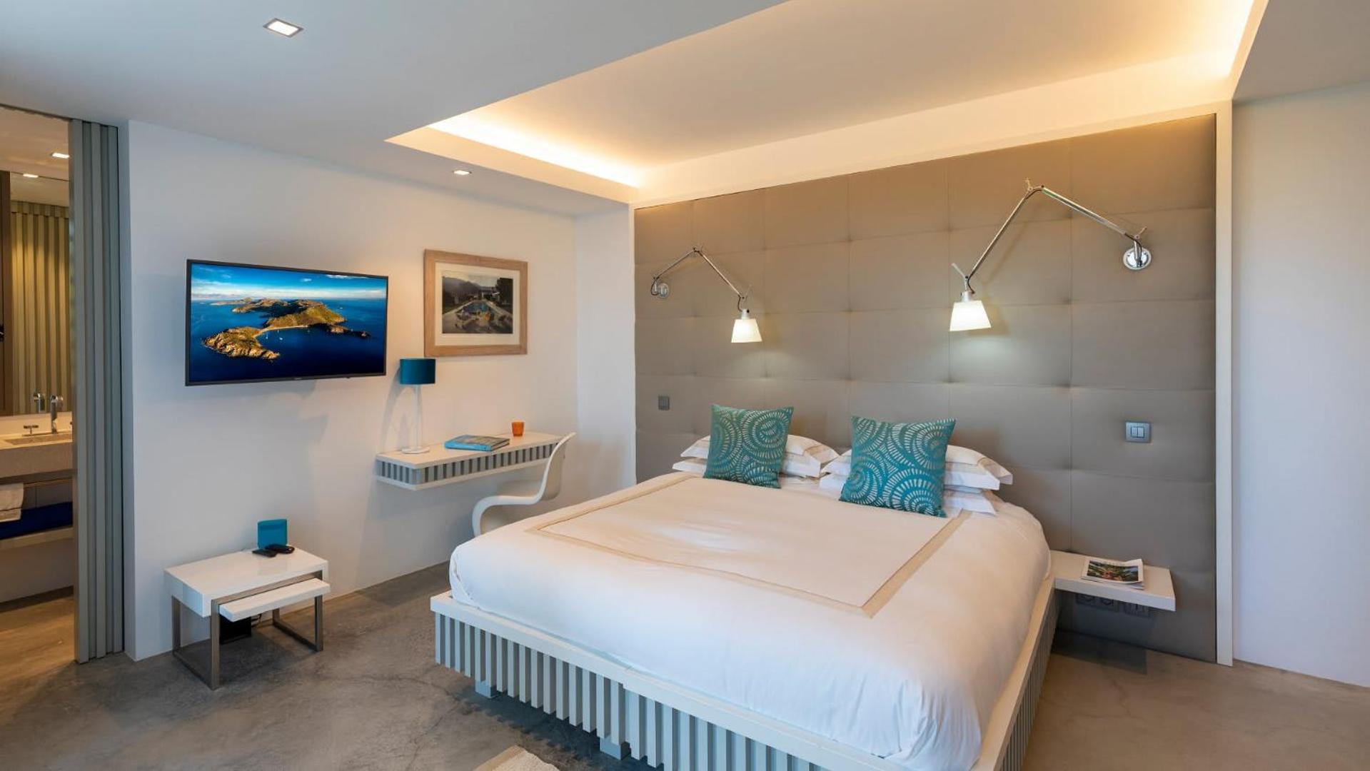 Outstanding Villa with Sophisticated Design