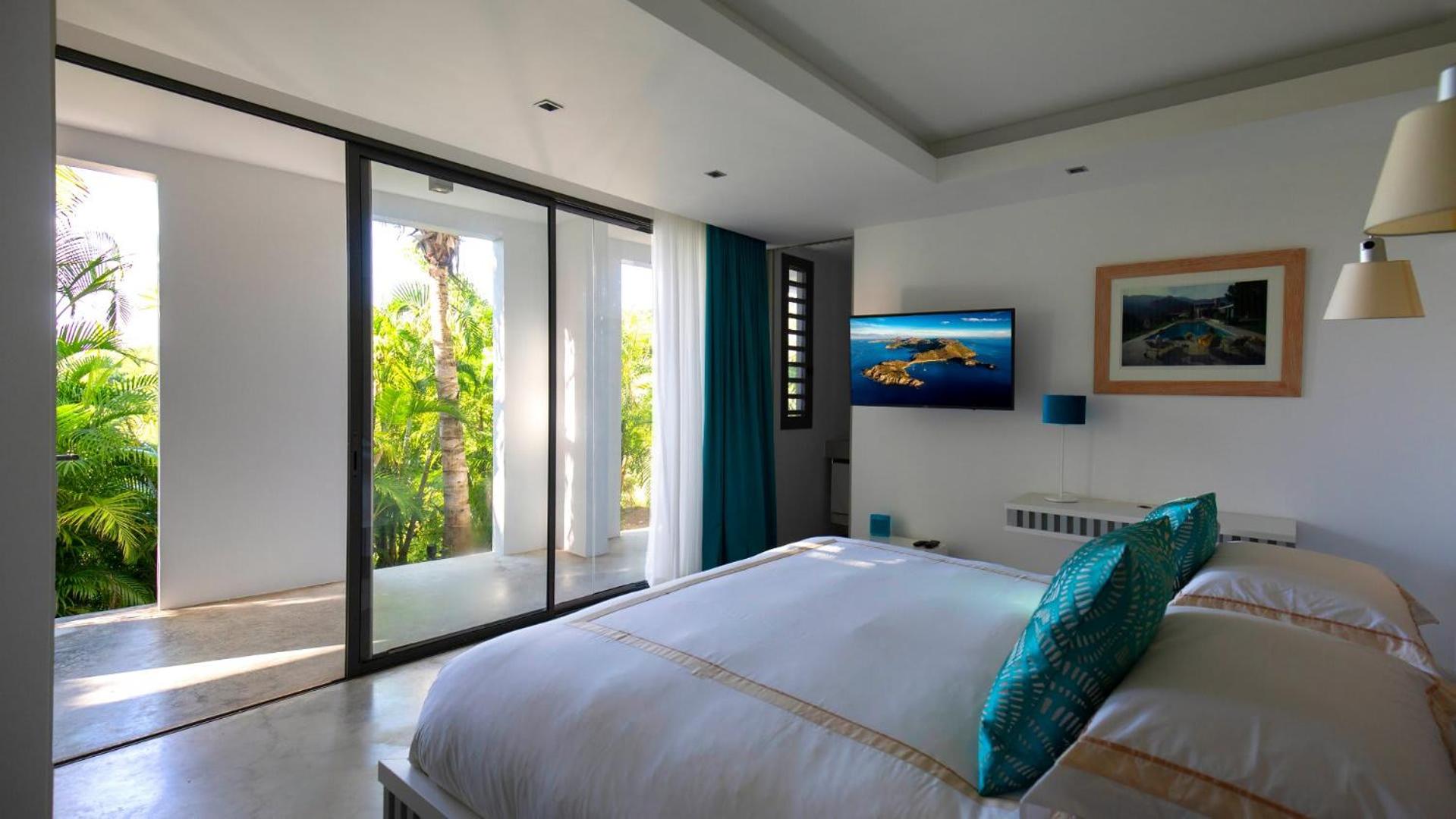 Outstanding Villa with Sophisticated Design