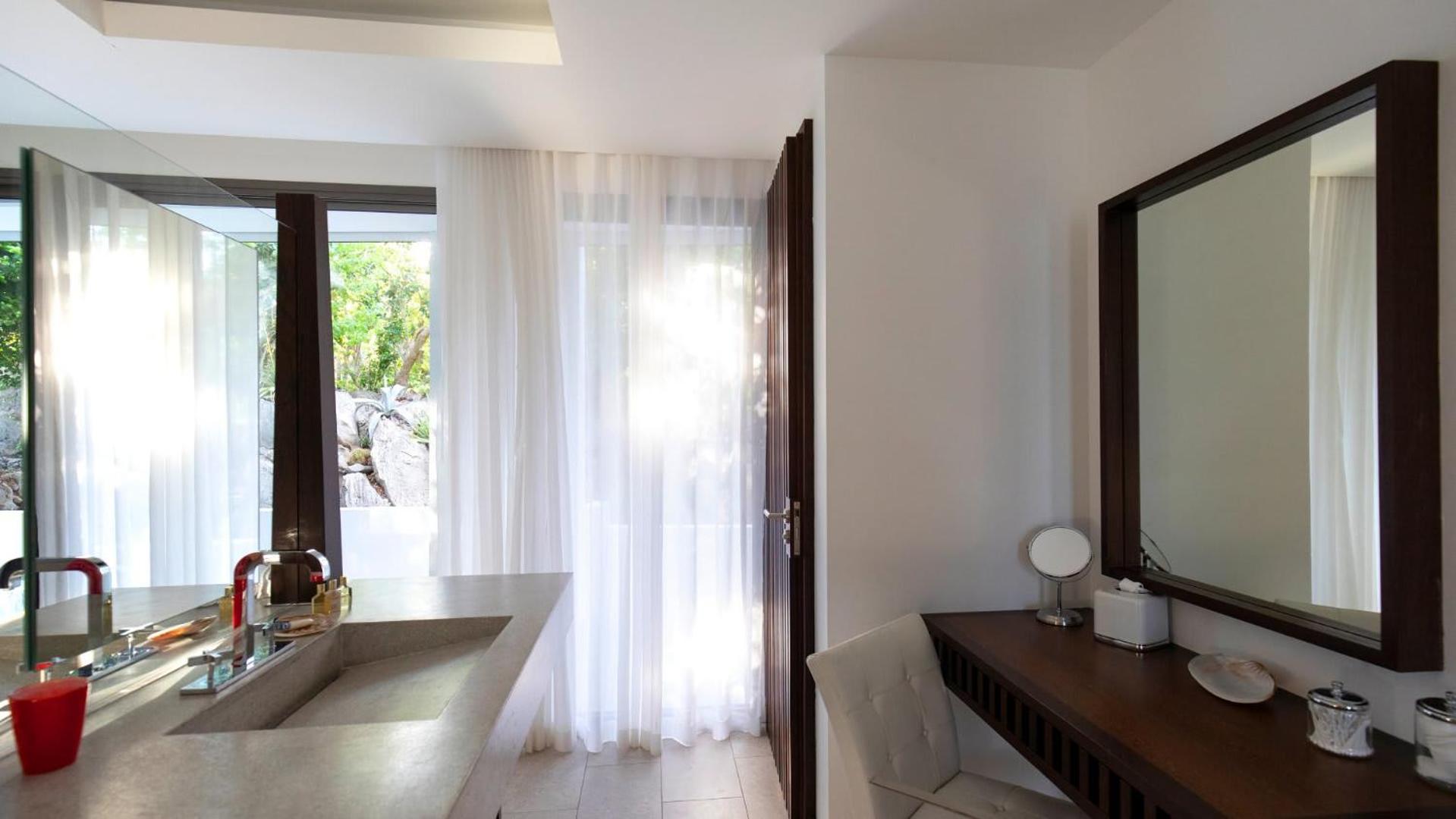 Outstanding Villa with Sophisticated Design