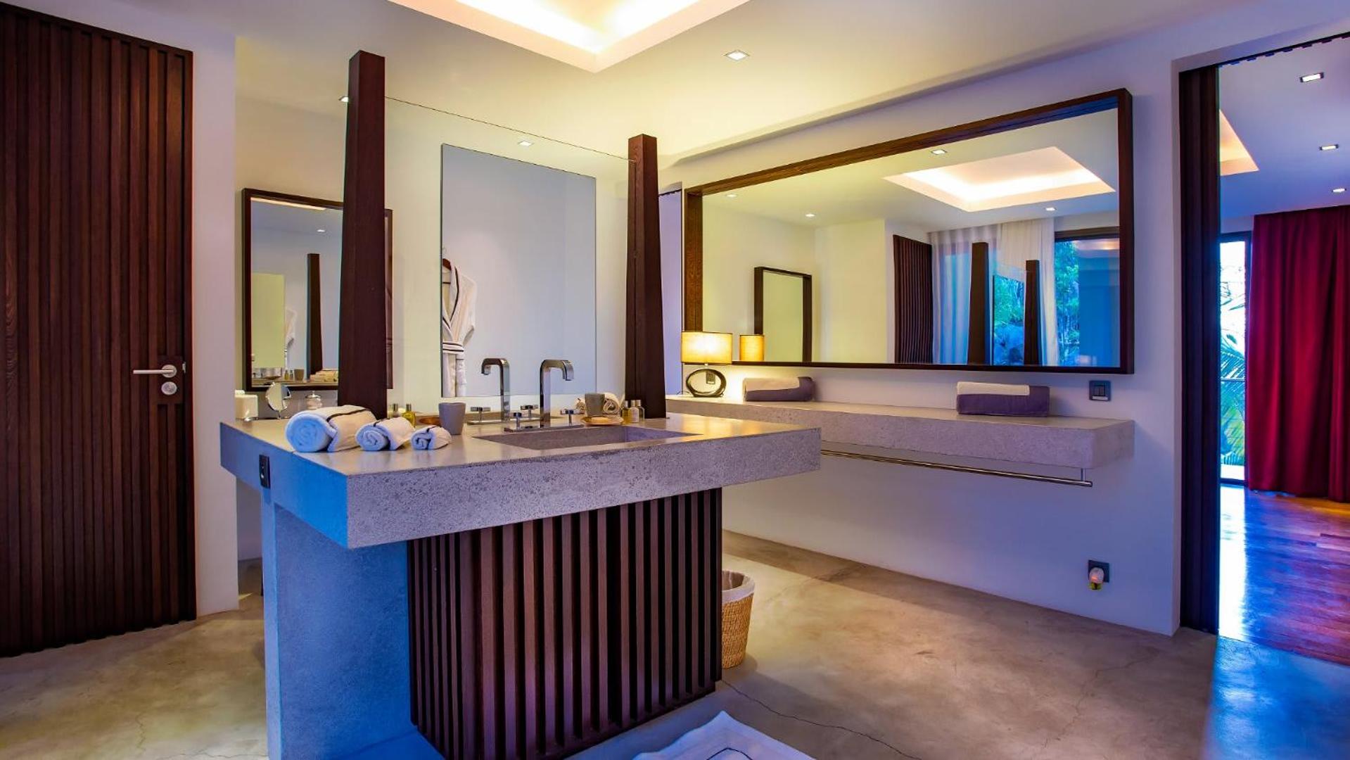 Outstanding Villa with Sophisticated Design