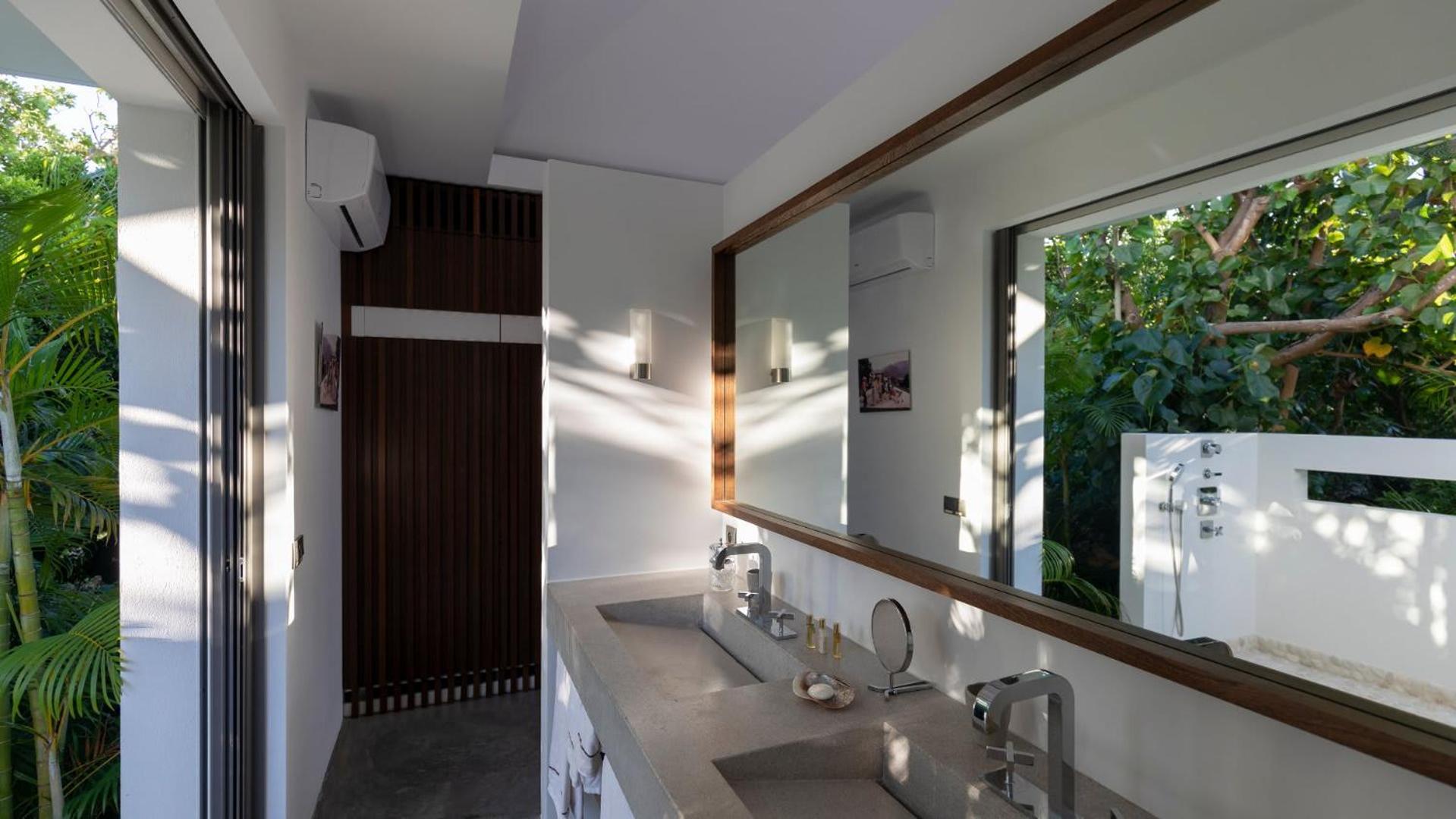 Outstanding Villa with Sophisticated Design