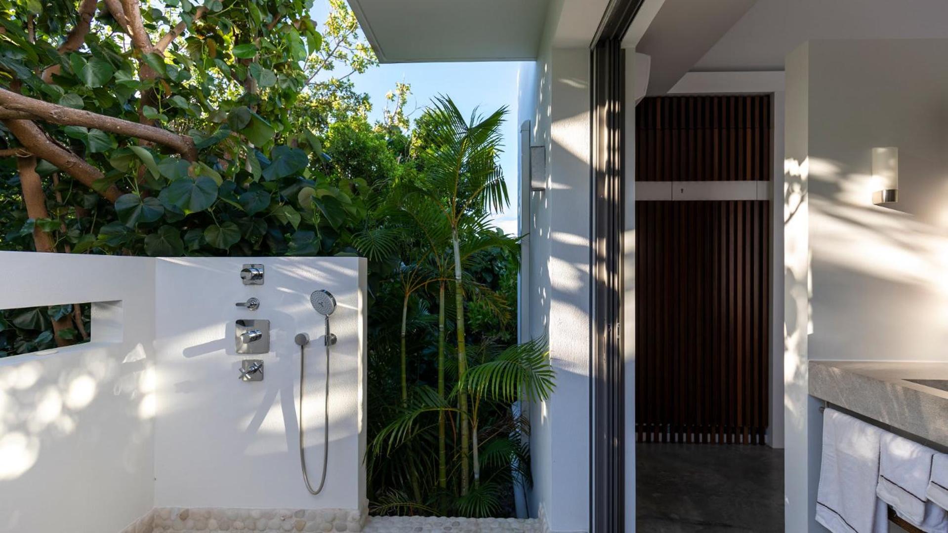 Outstanding Villa with Sophisticated Design