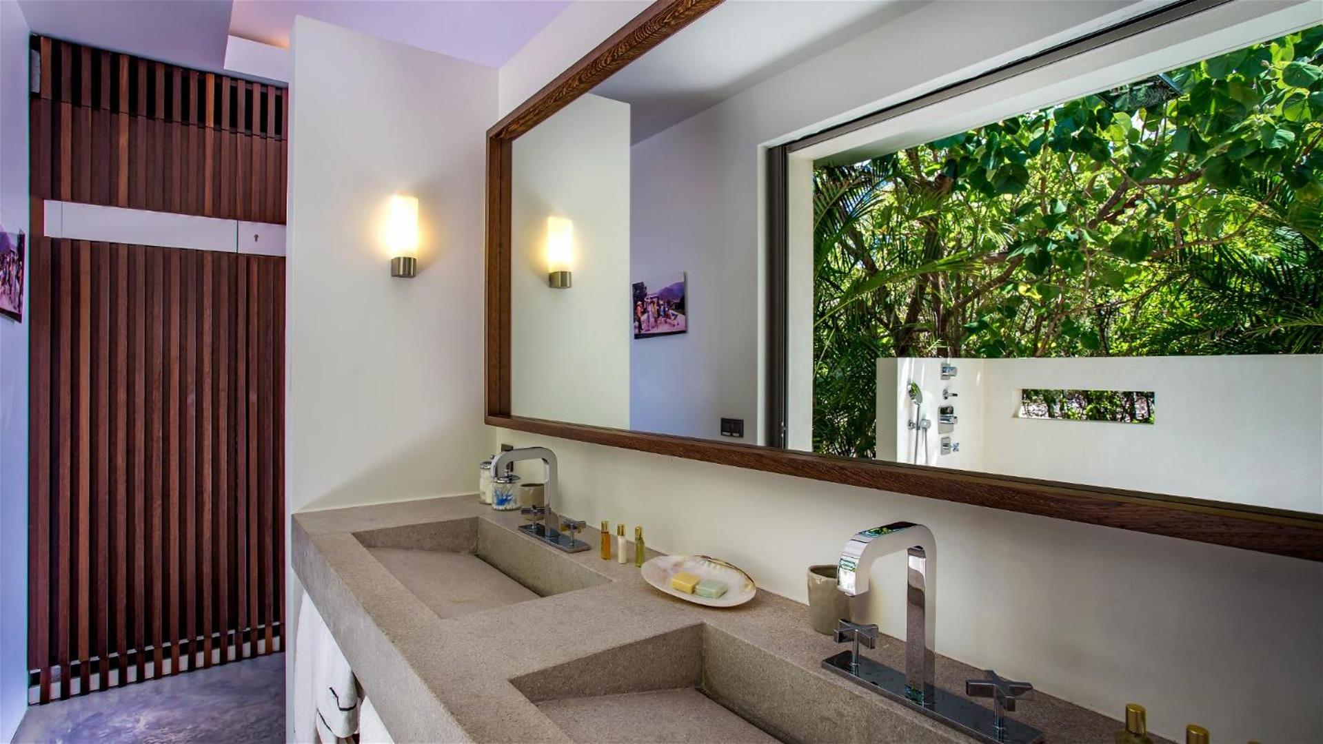 Outstanding Villa with Sophisticated Design