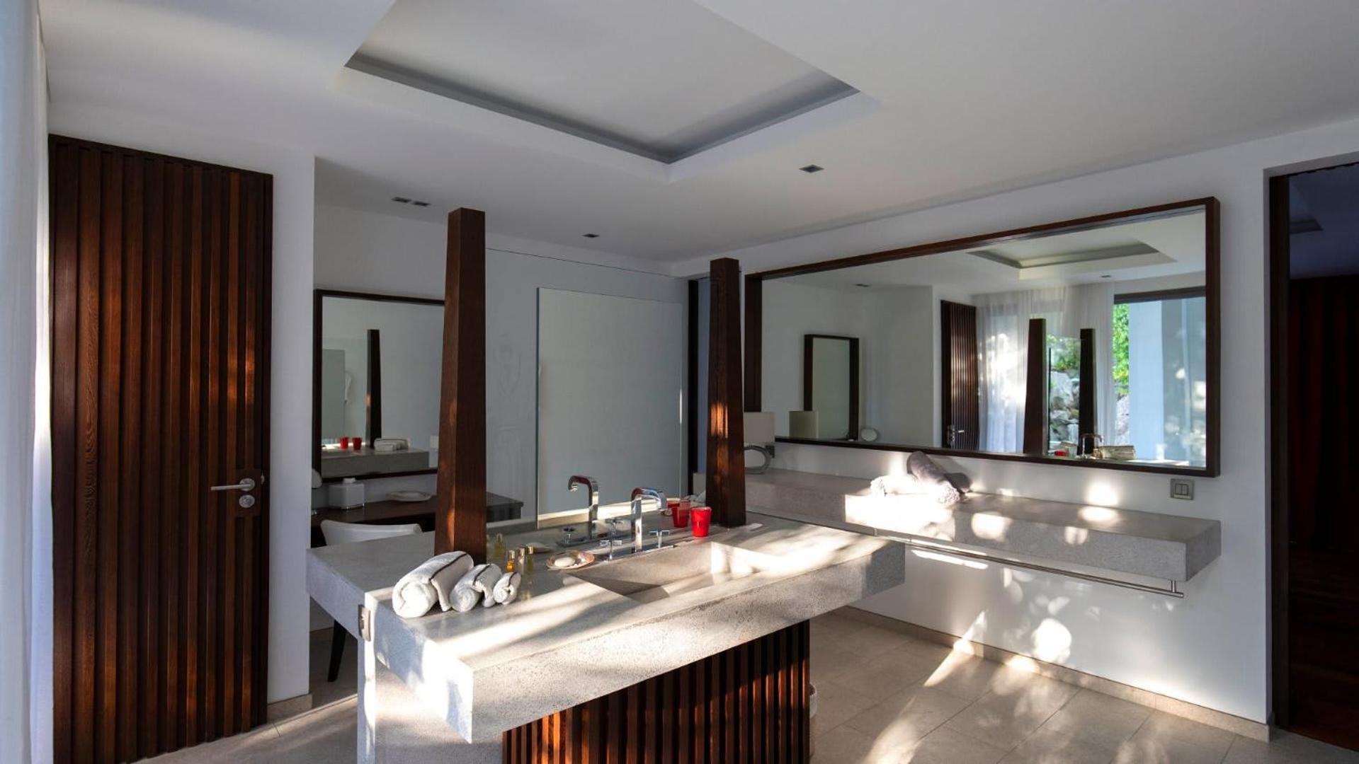 Outstanding Villa with Sophisticated Design