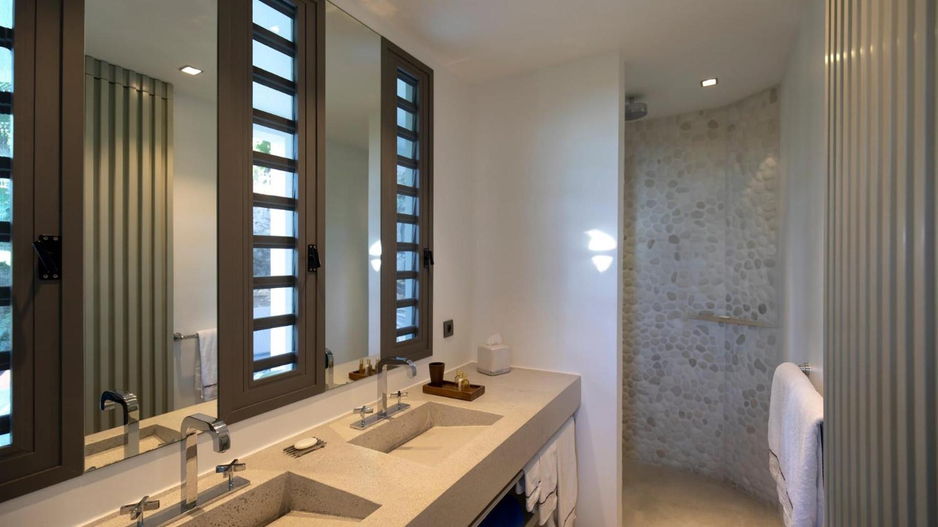 Outstanding Villa with Sophisticated Design