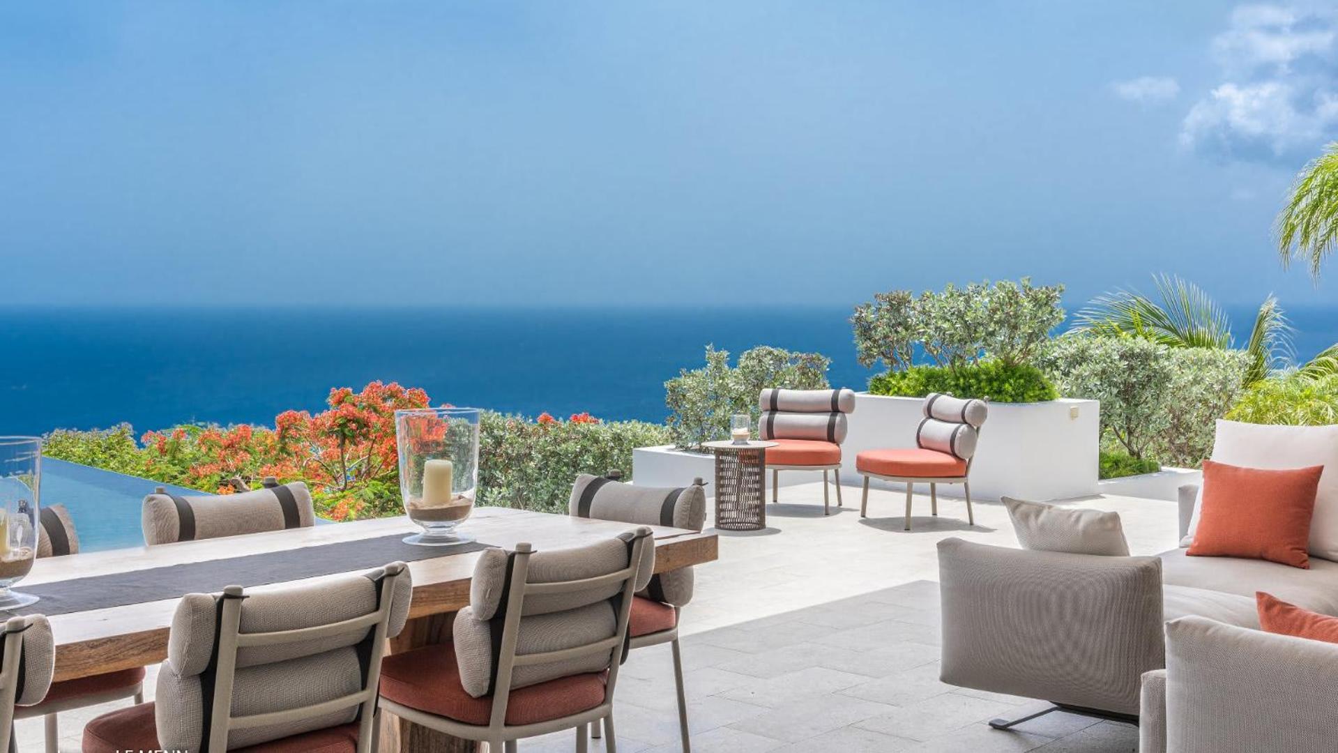 Outstanding Villa with Sophisticated Design