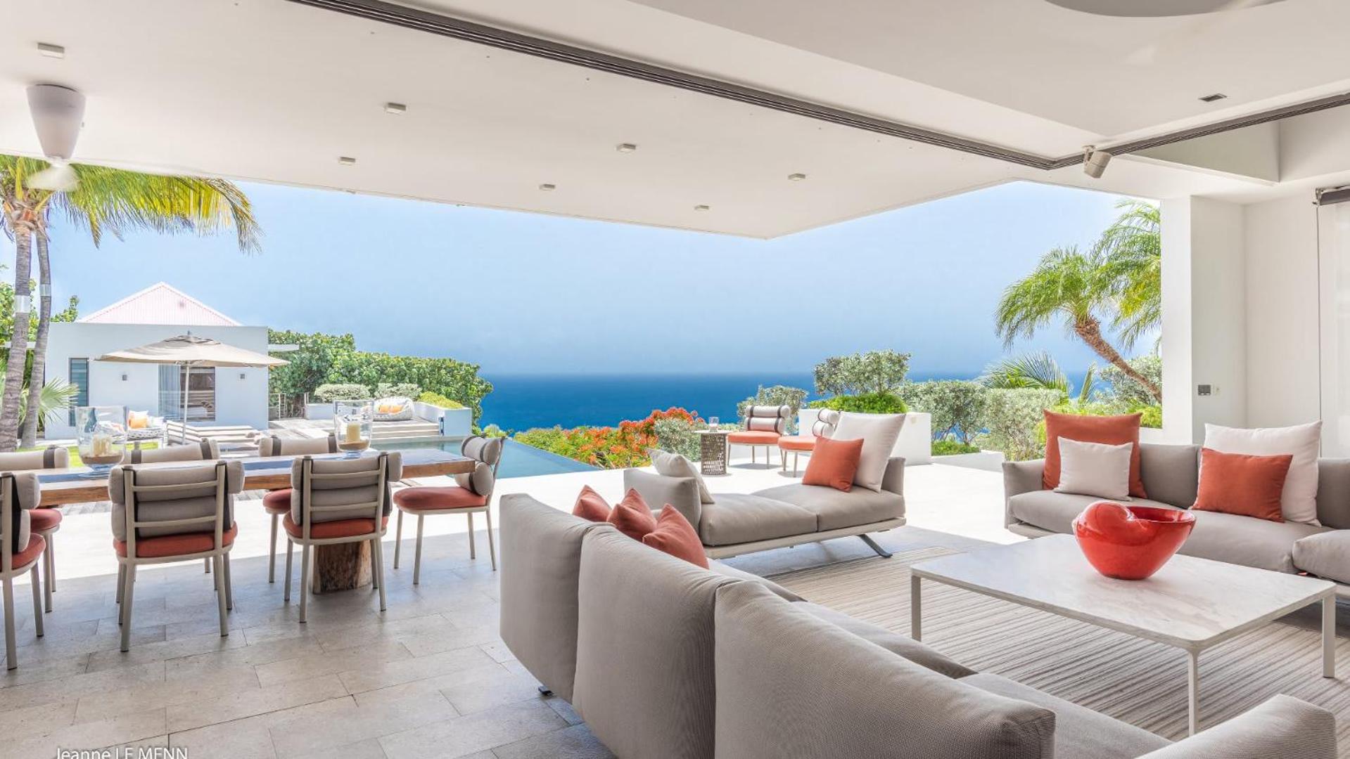 Outstanding Villa with Sophisticated Design
