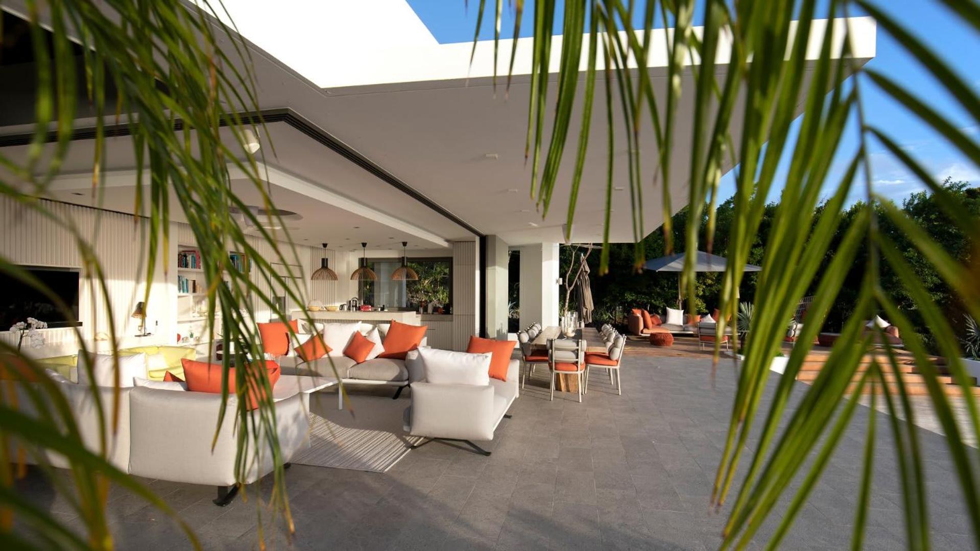 Outstanding Villa with Sophisticated Design