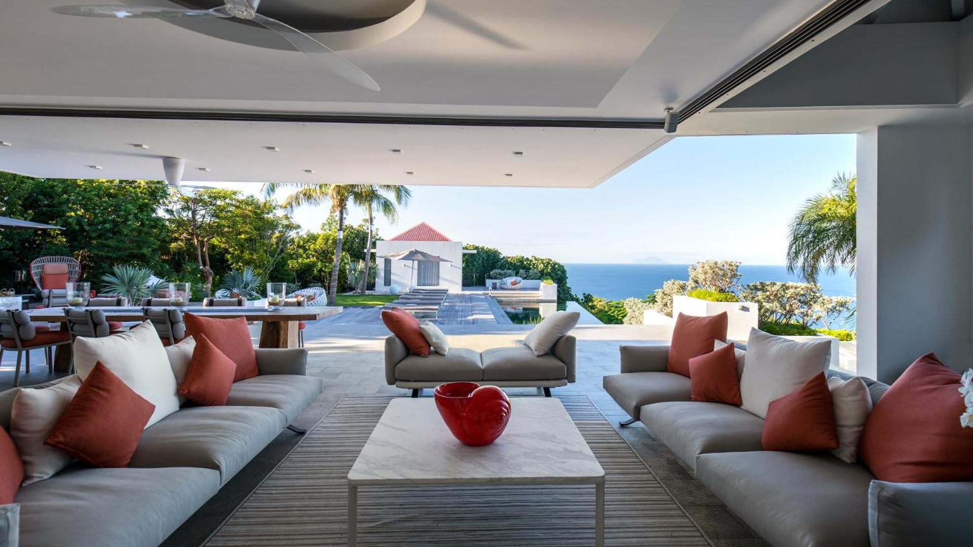 Outstanding Villa with Sophisticated Design