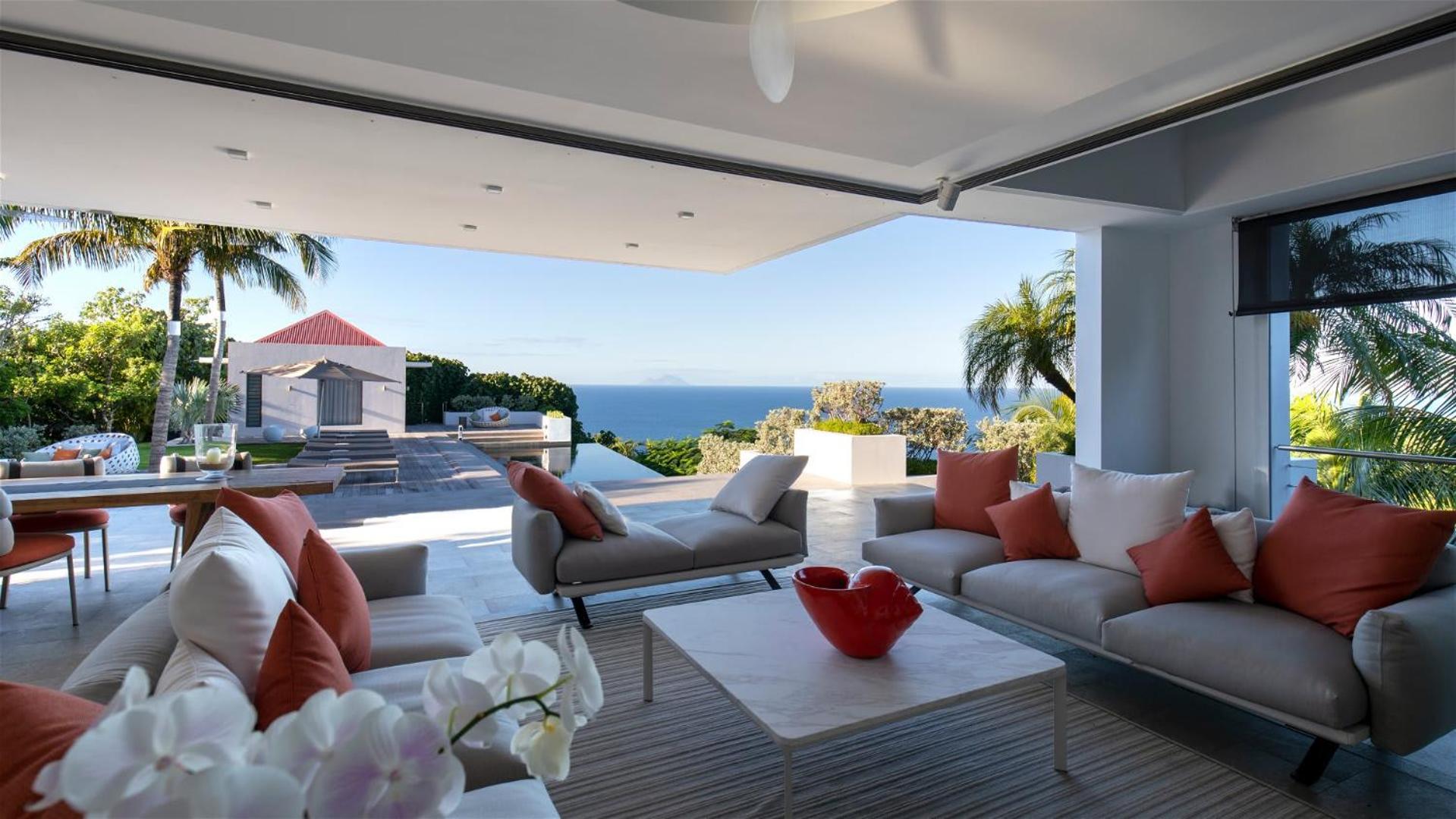 Outstanding Villa with Sophisticated Design