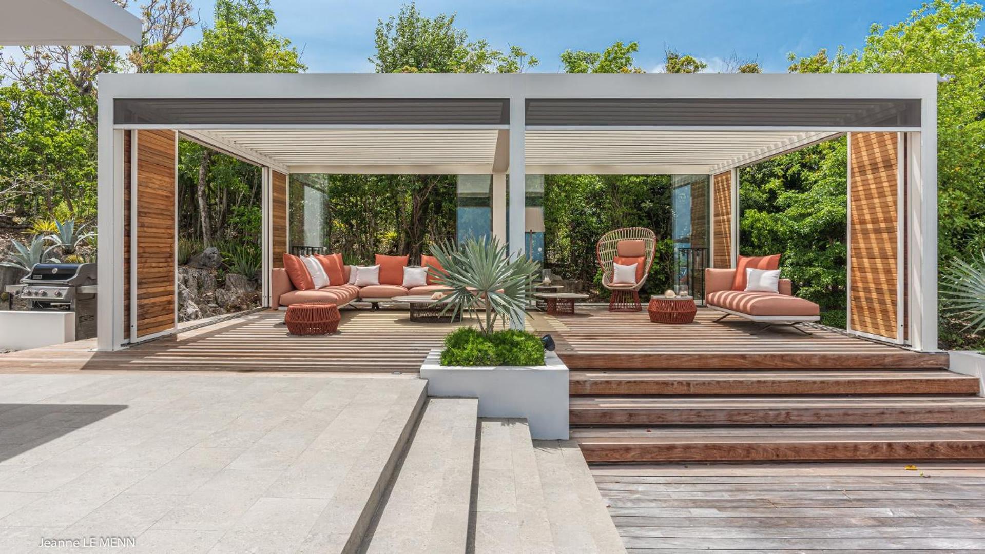 Outstanding Villa with Sophisticated Design