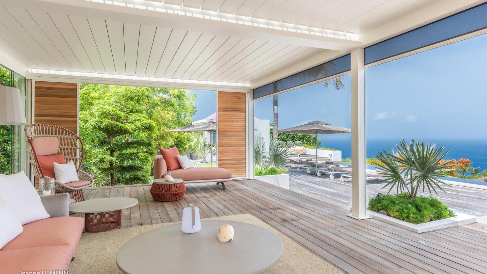 Outstanding Villa with Sophisticated Design