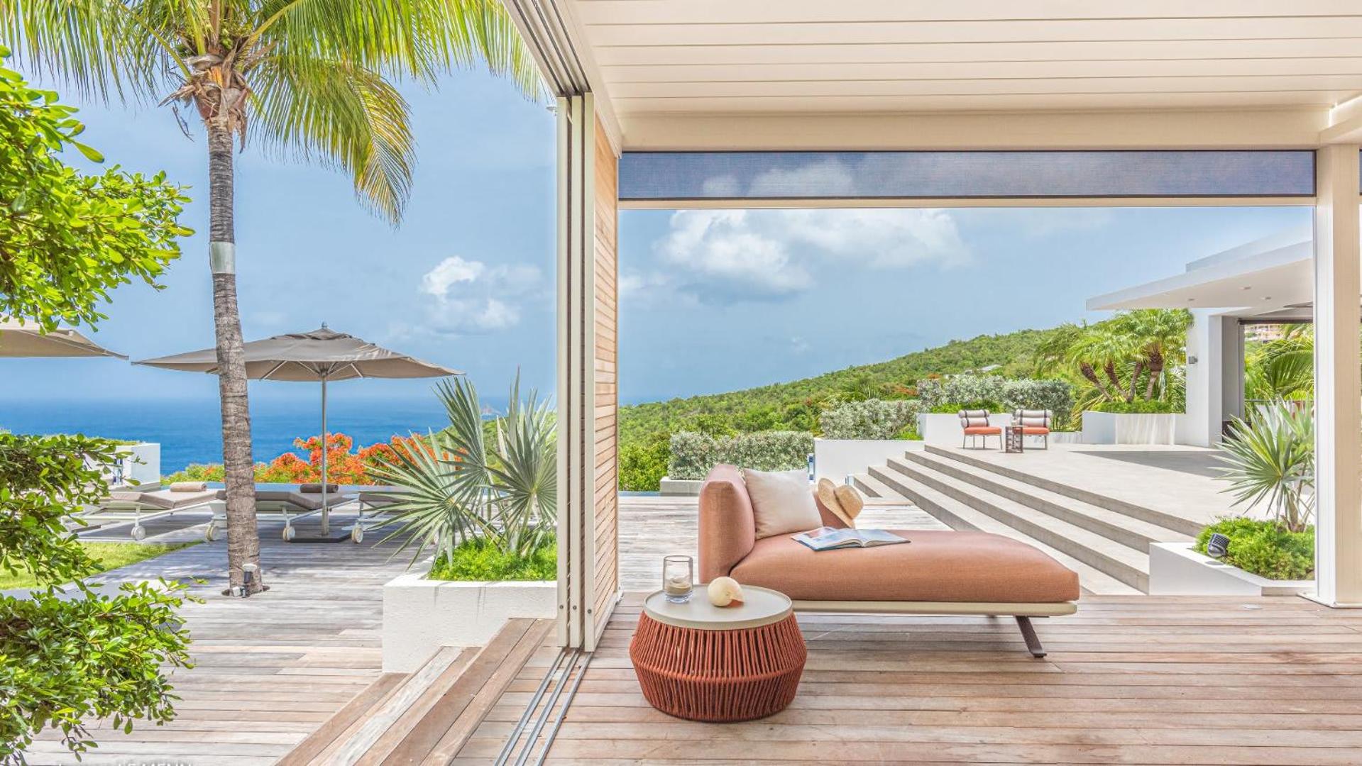 Outstanding Villa with Sophisticated Design