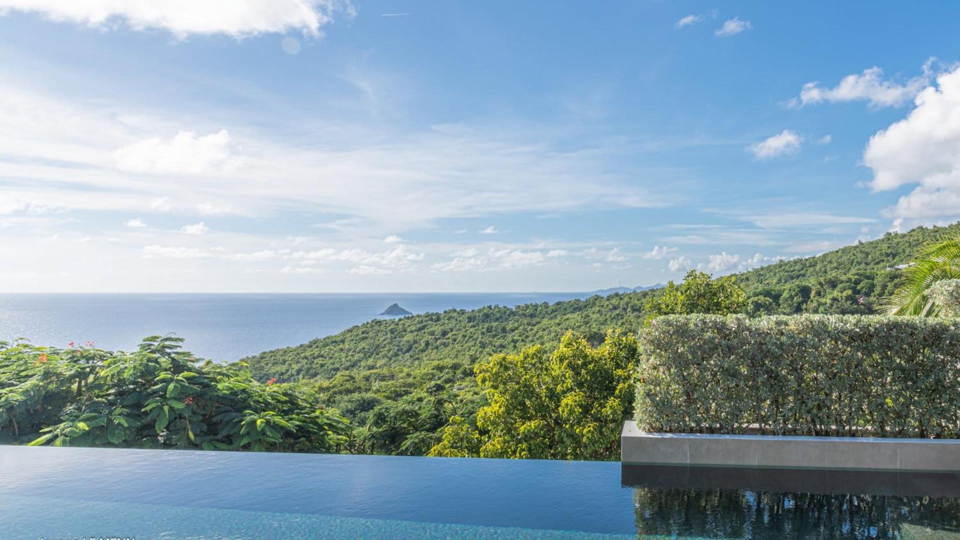 Outstanding Villa with Sophisticated Design