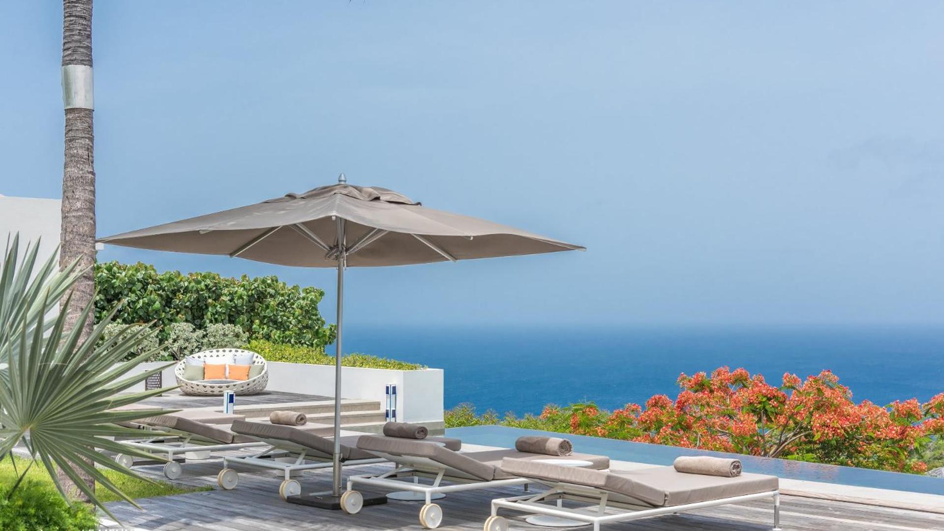 Outstanding Villa with Sophisticated Design