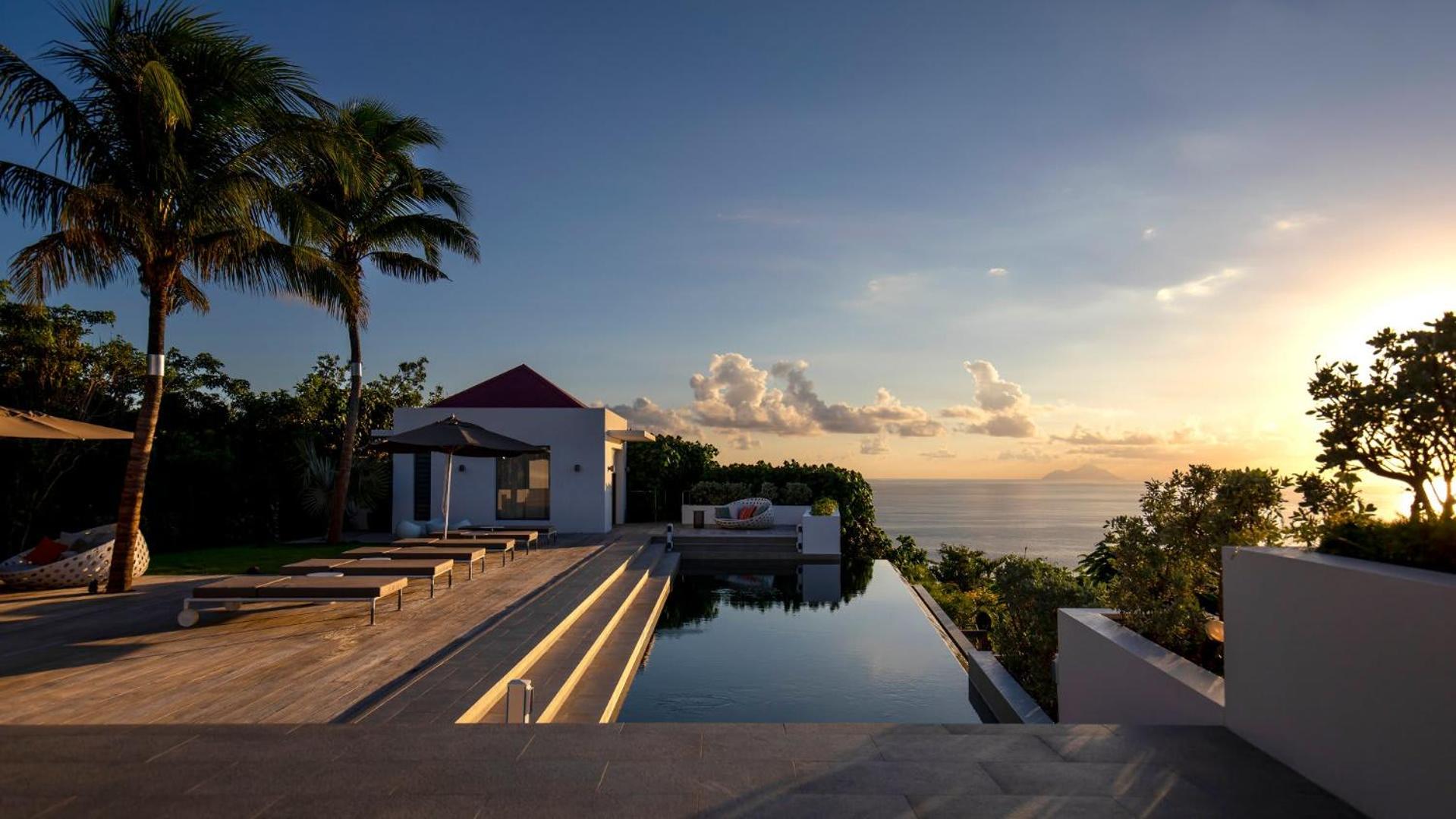 Outstanding Villa with Sophisticated Design