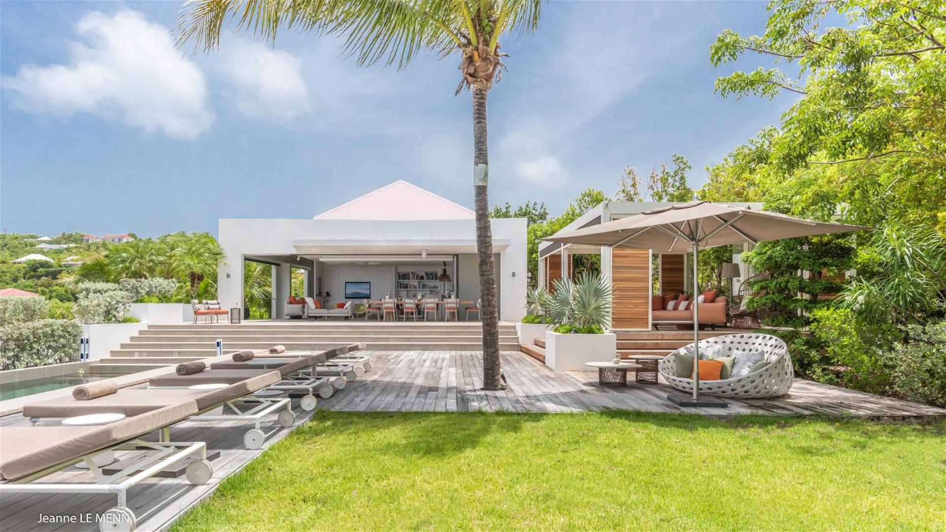 Outstanding Villa with Sophisticated Design