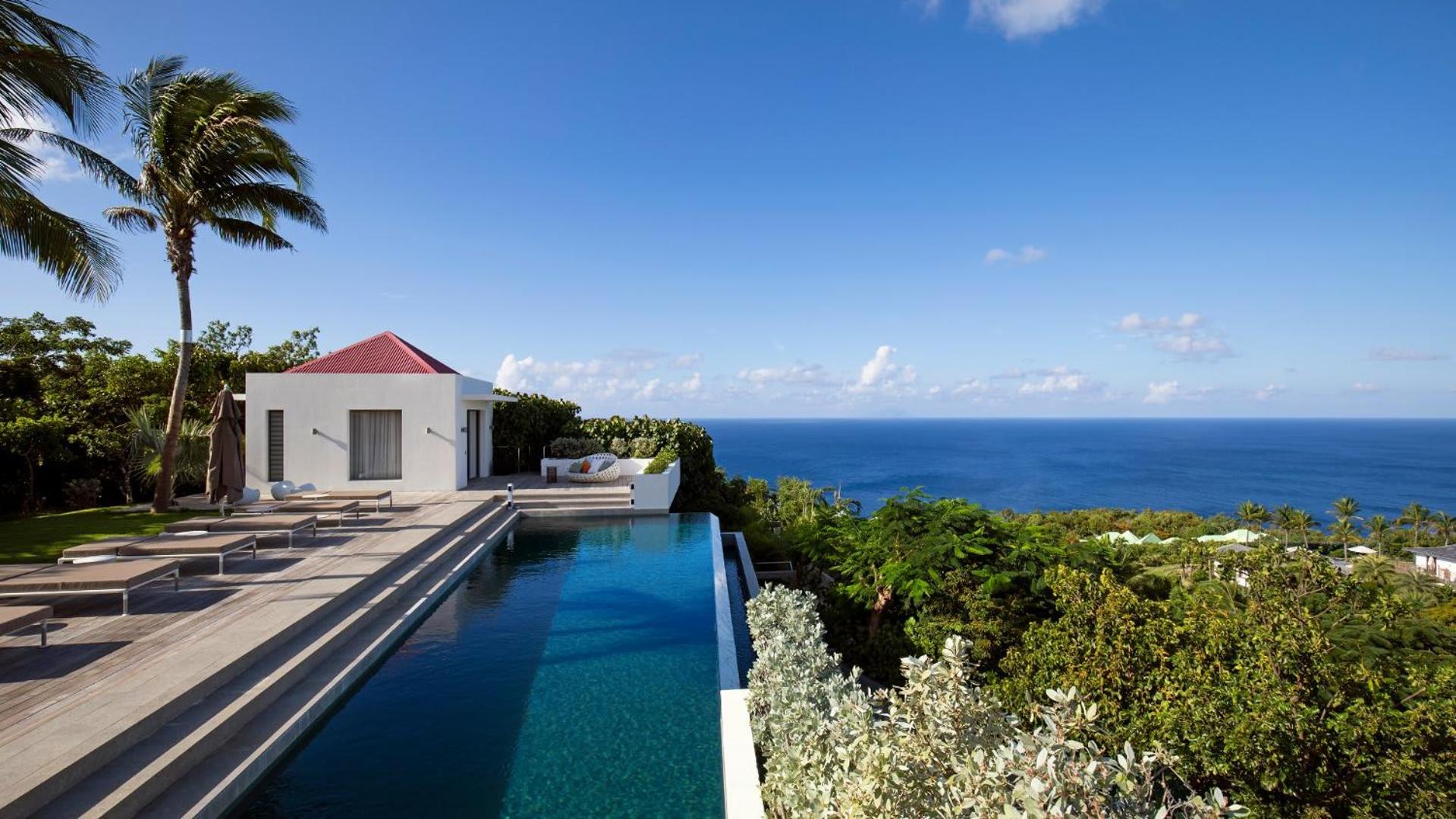 Outstanding Villa with Sophisticated Design
