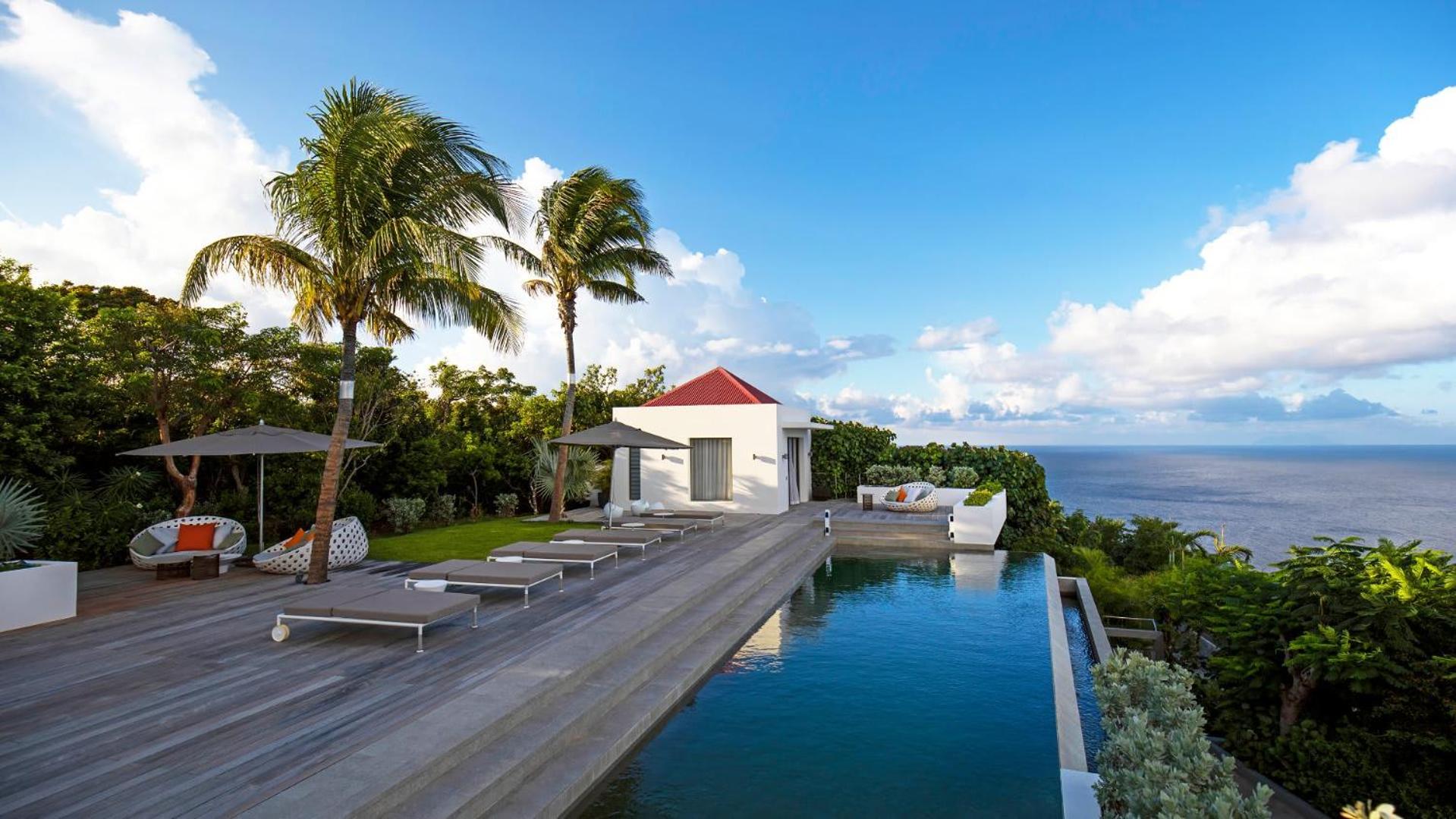 Outstanding Villa with Sophisticated Design