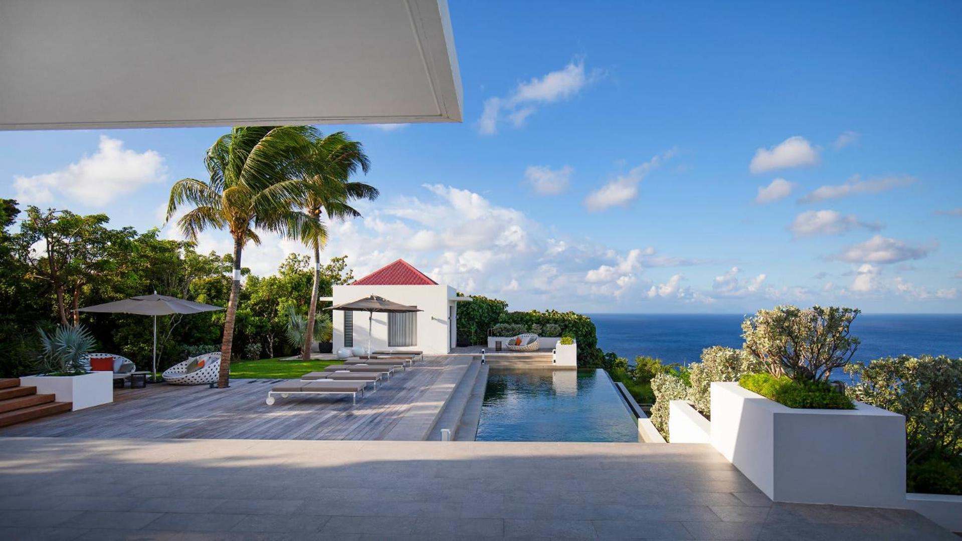 Outstanding Villa with Sophisticated Design