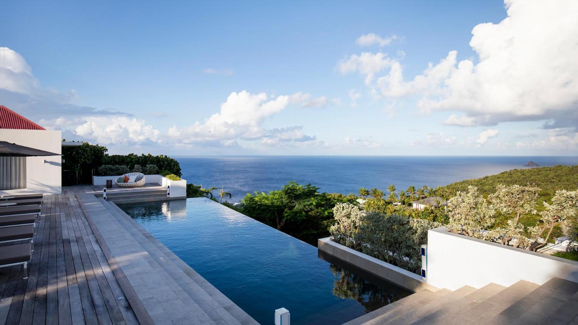 Outstanding Villa with Sophisticated Design