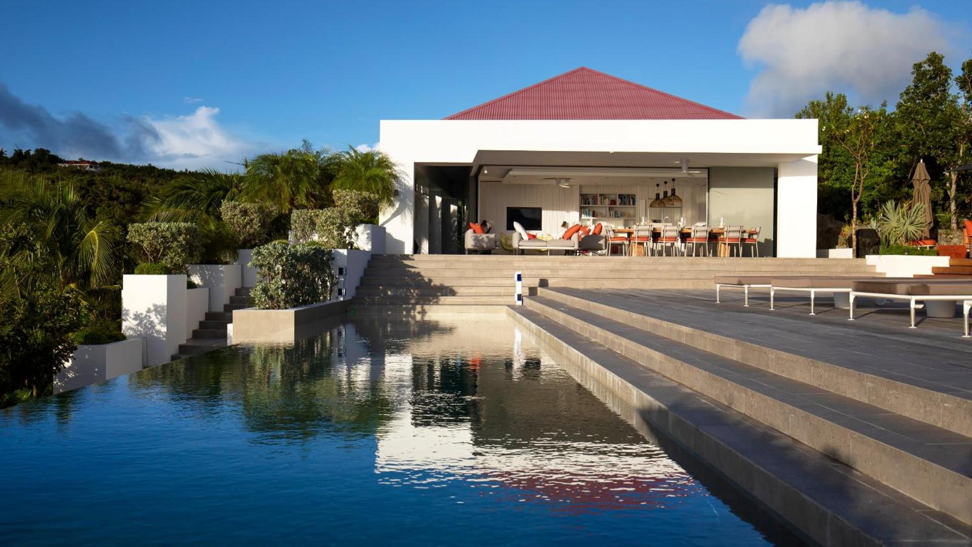 Outstanding Villa with Sophisticated Design